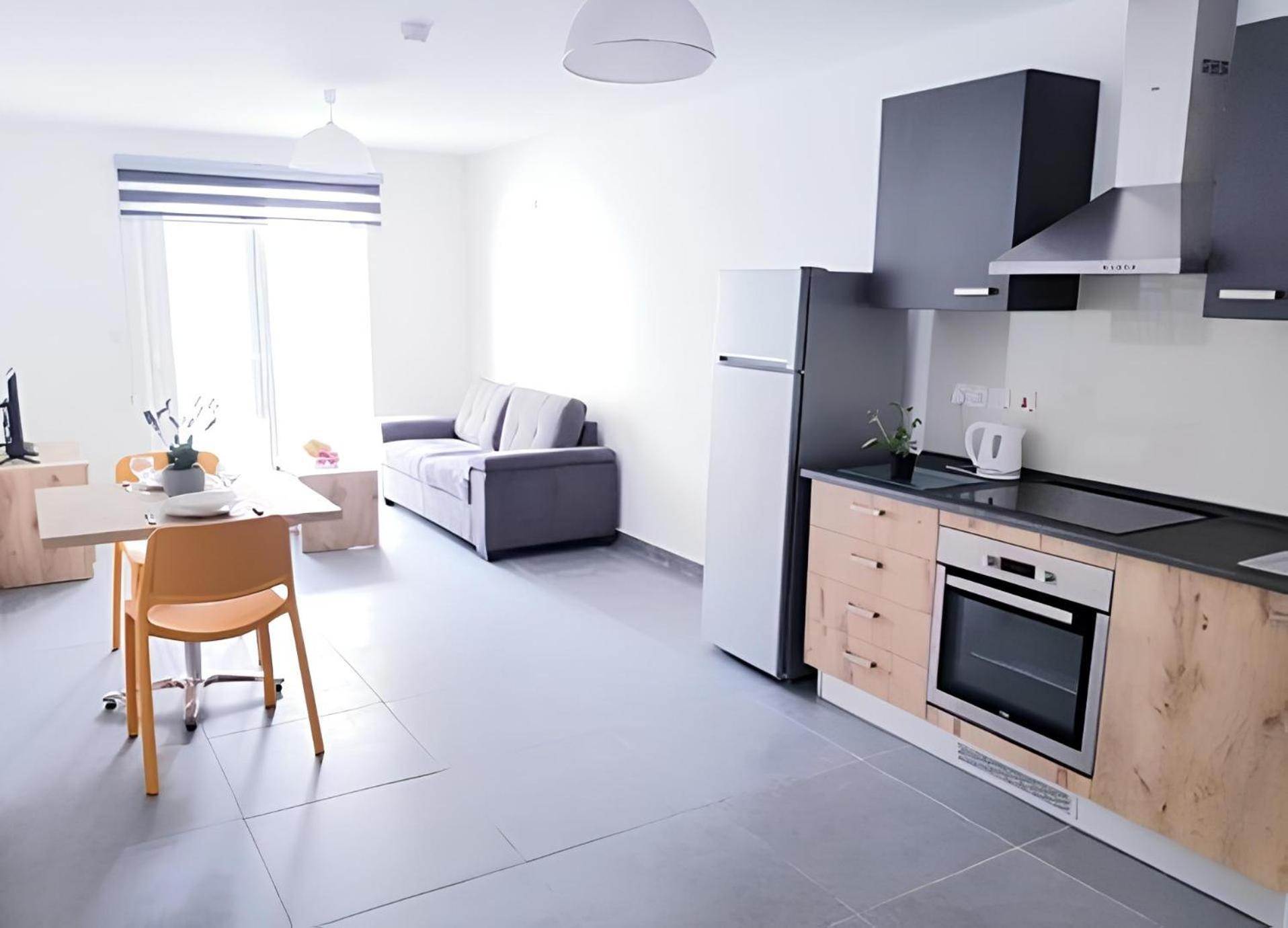 Apartment with Terrace - Photo 8