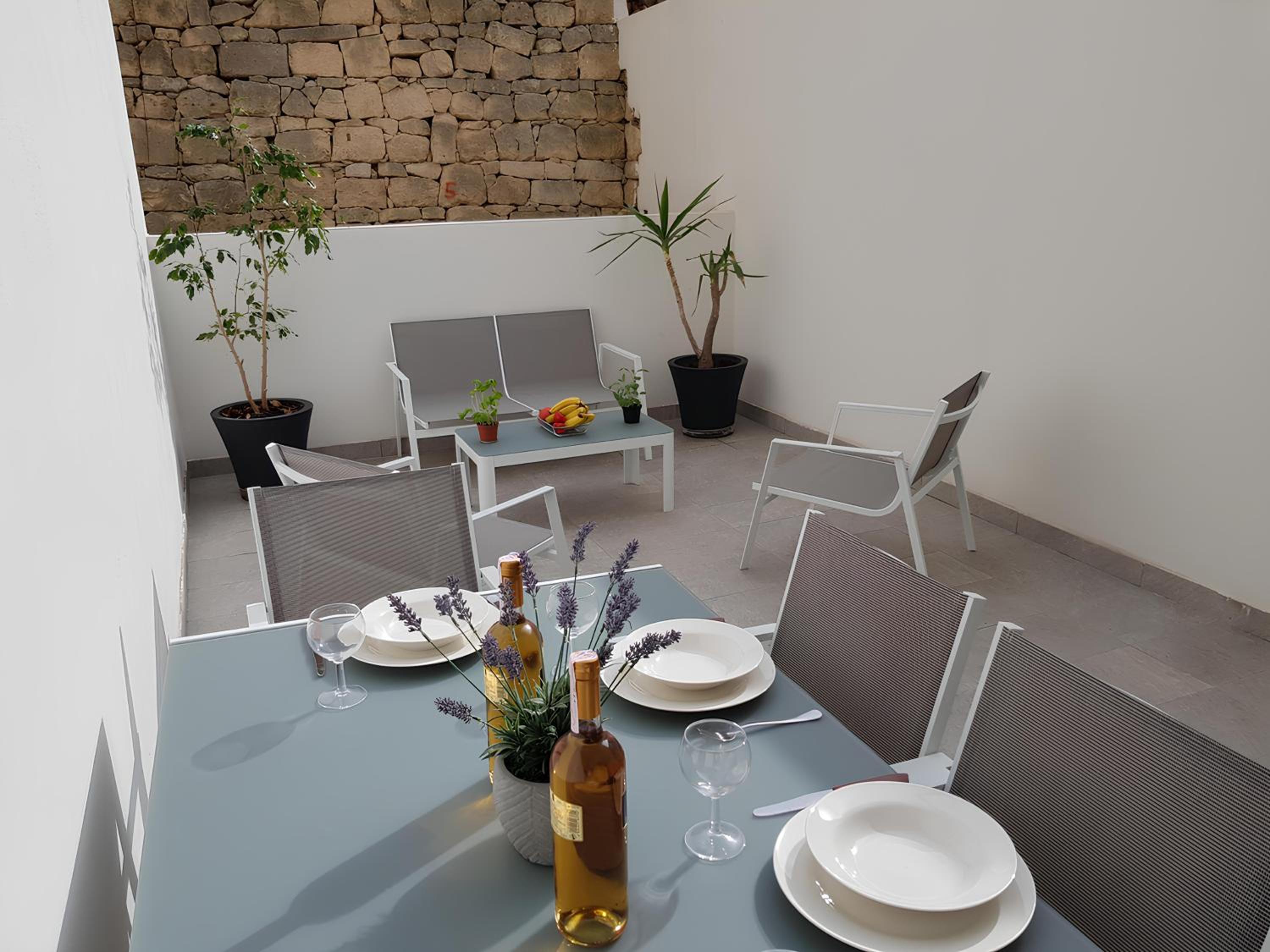 Apartment with Terrace - Photo 3