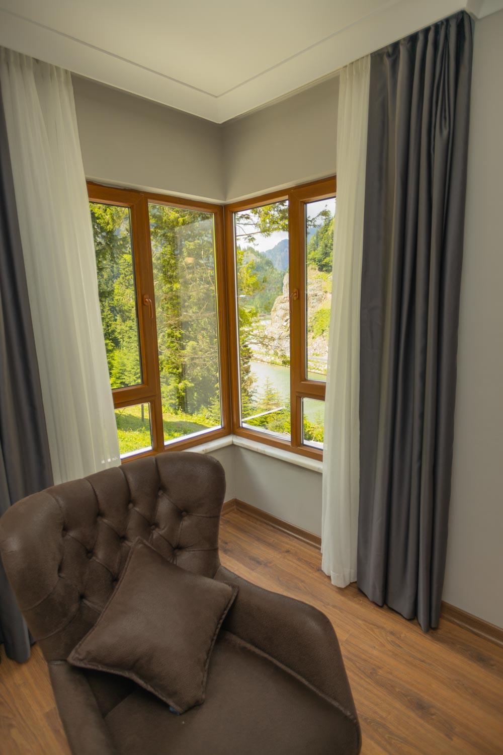 King Suite with Balcony - Photo 2