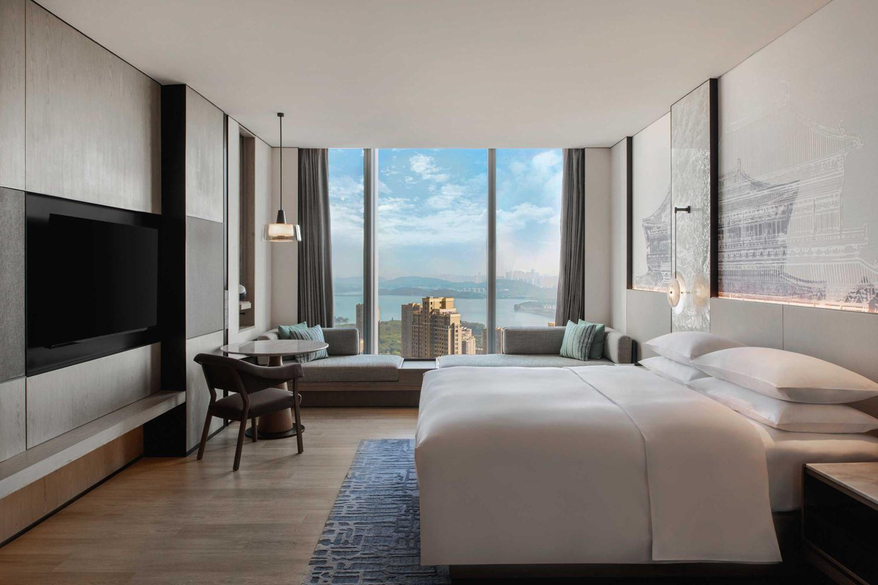 King Room with Eastlake View