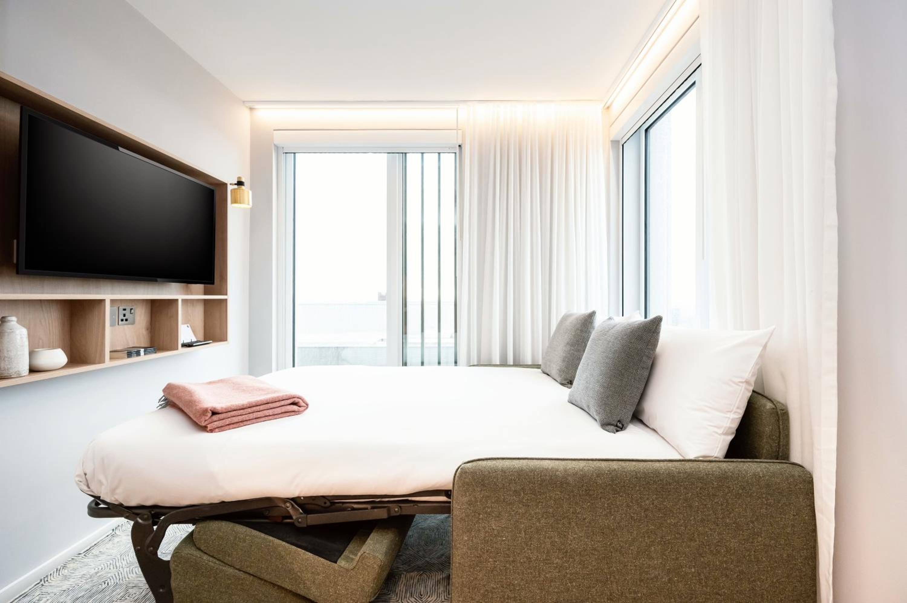 Wilde One Bed Apartment with City View - Photo 5