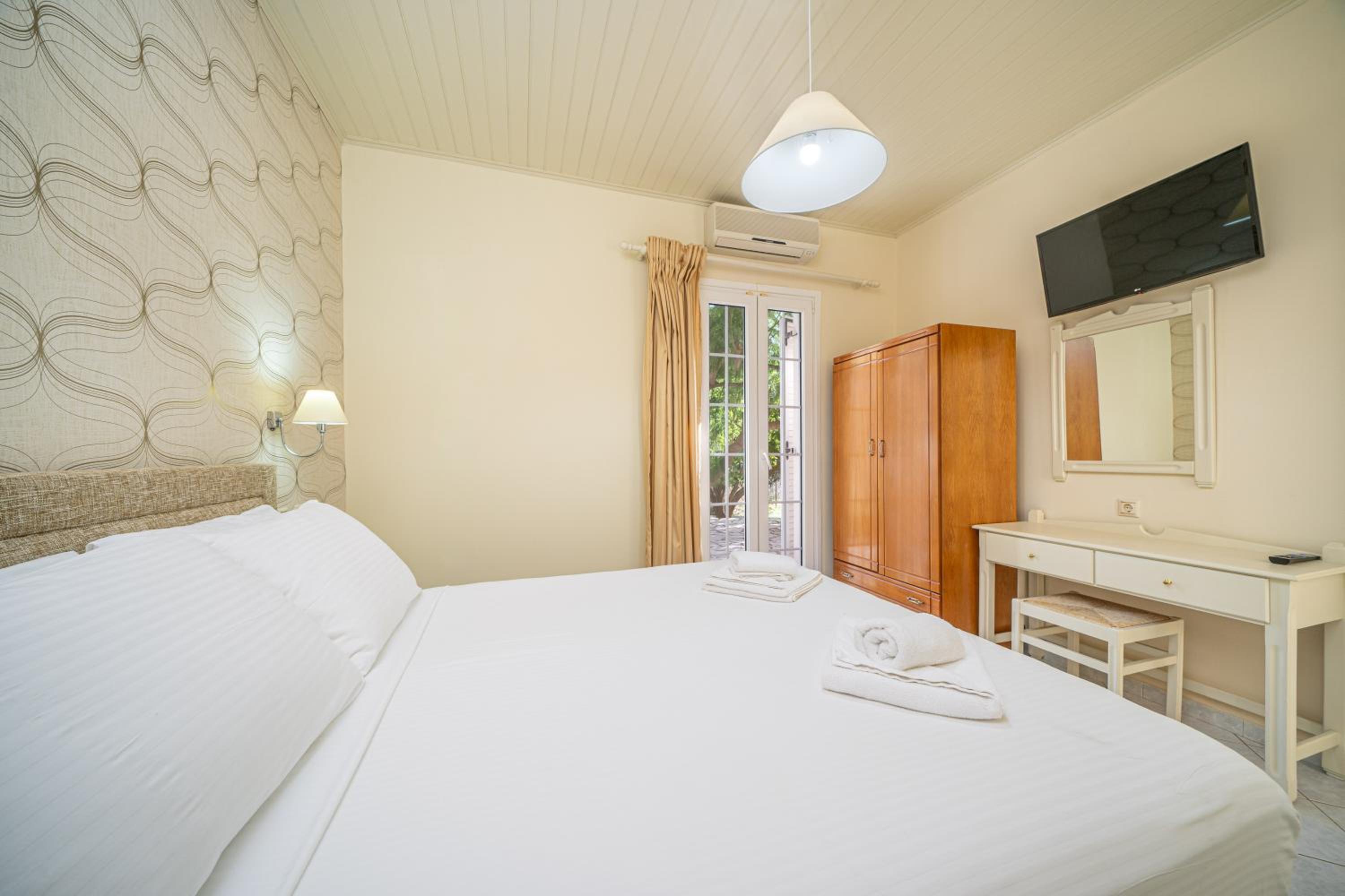 One-Bedroom Apartment with Sea View photo 2