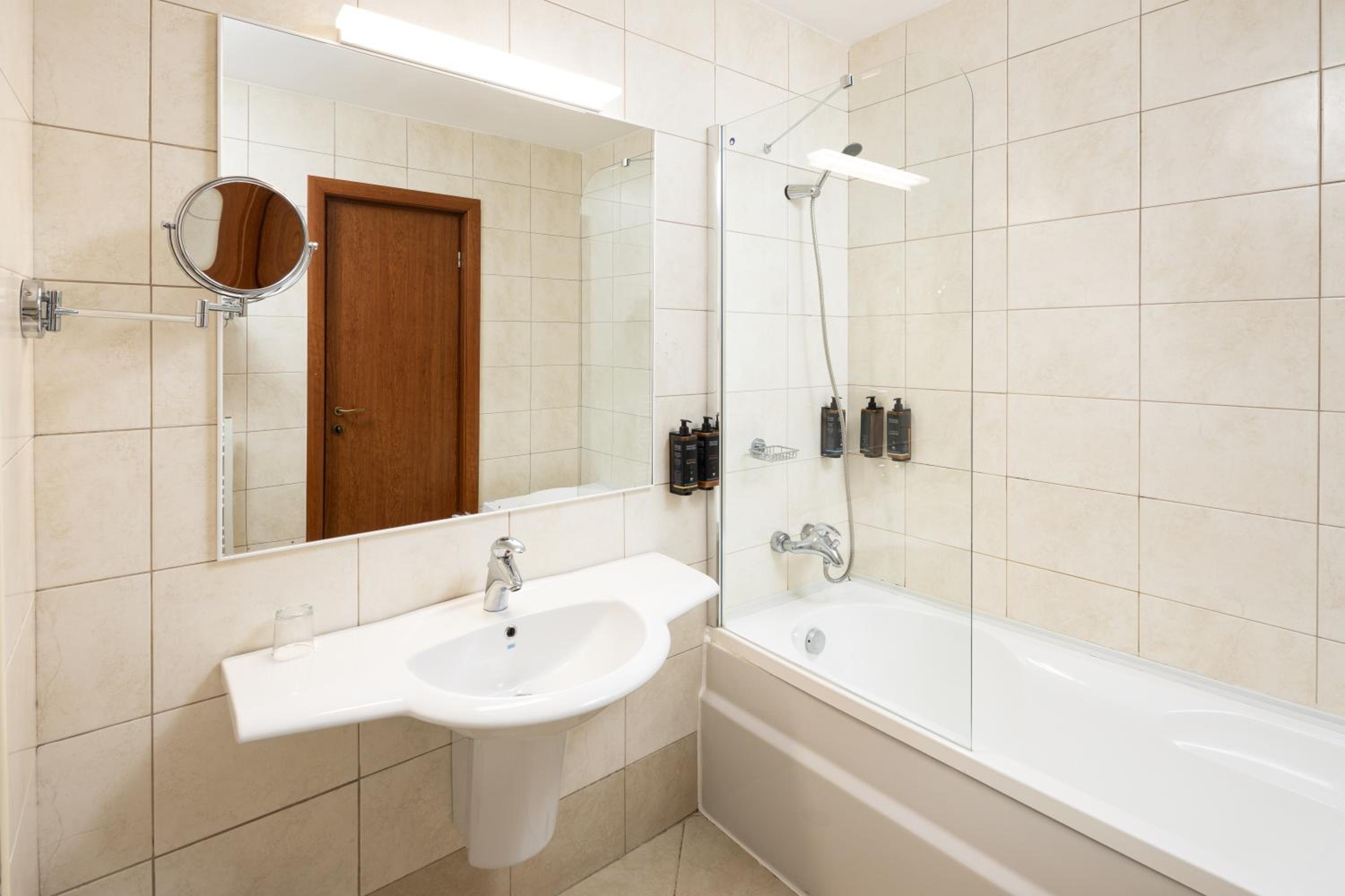 Standard Triple Room - Photo 6