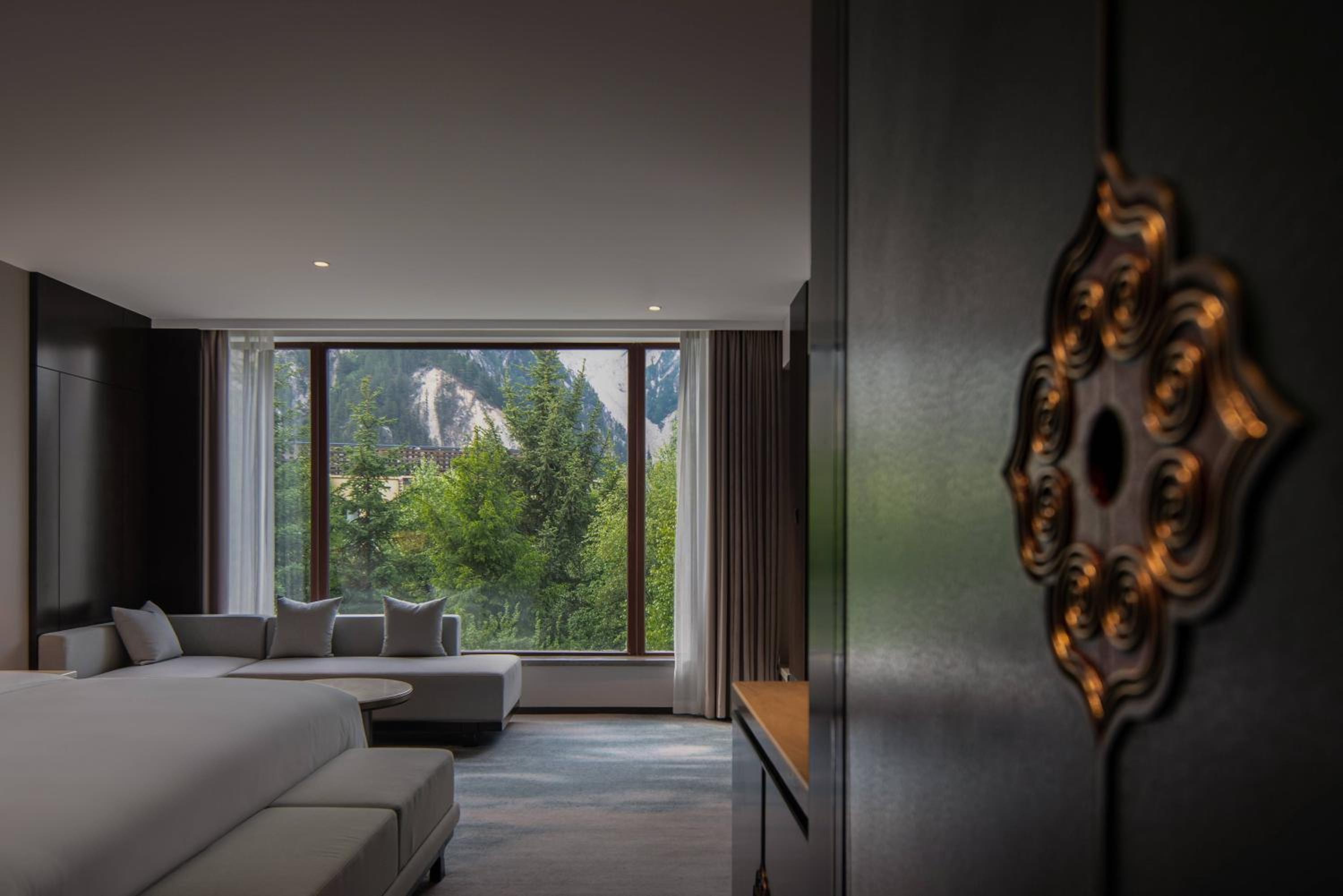 Suite - Photo 11