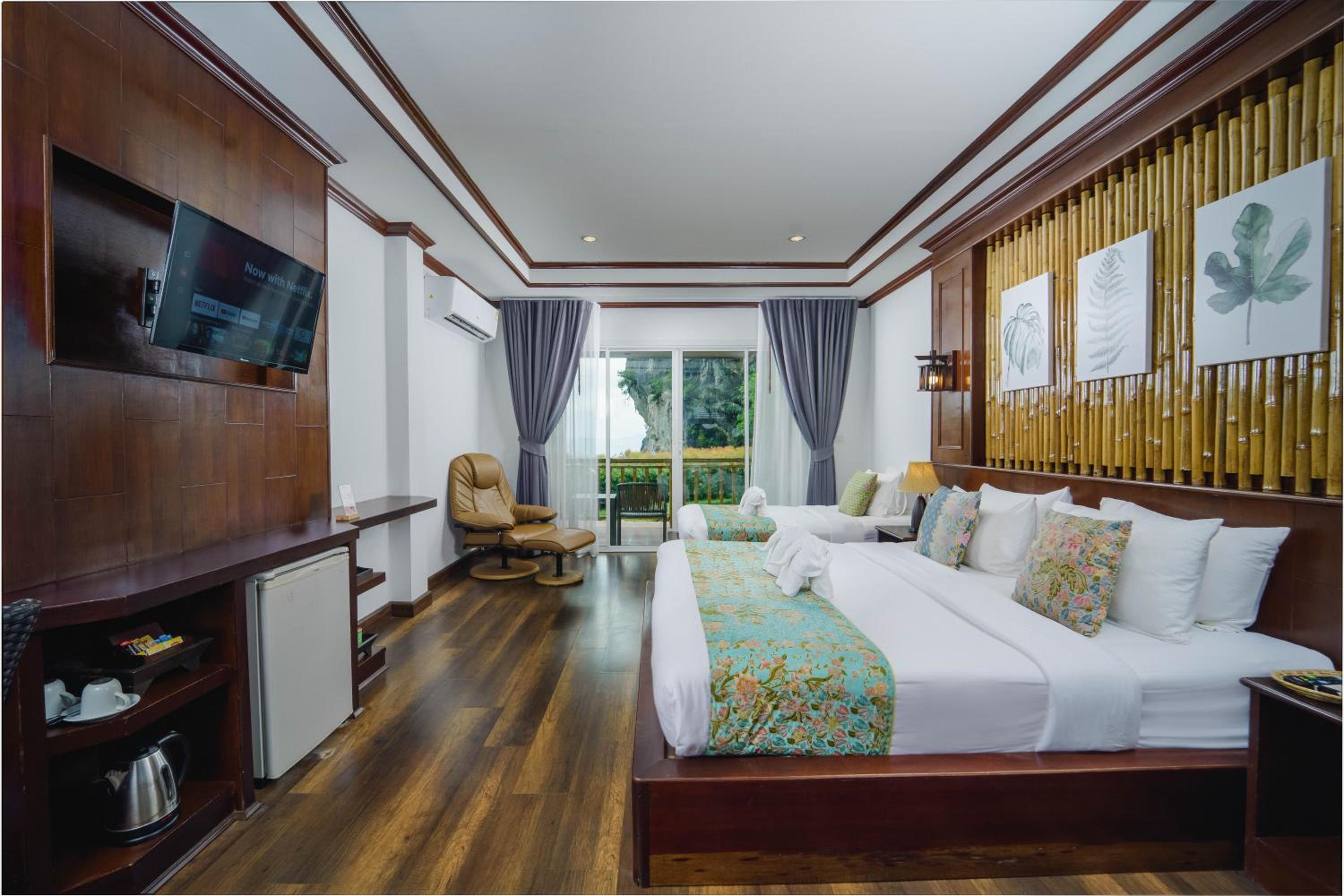 Deluxe Triple with Partial Seaview- Free Beach Shuttle