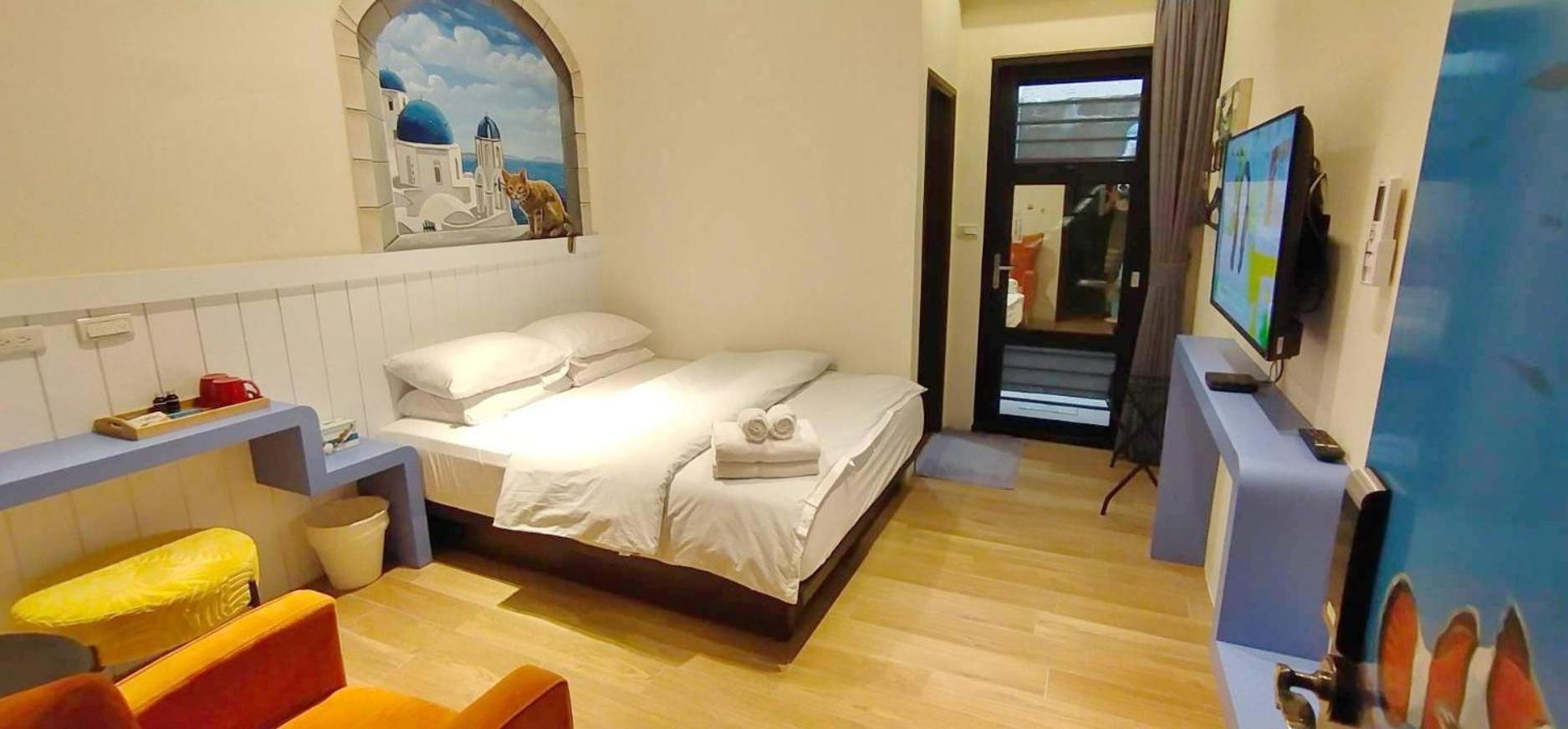 Double Room - Run of house