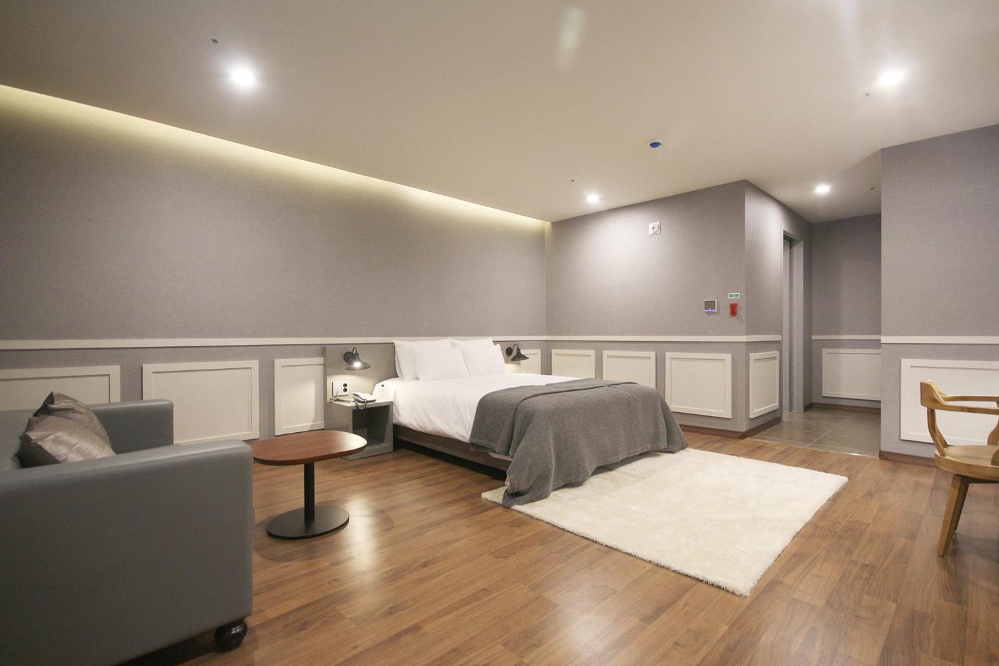 Double Room - Photo 7