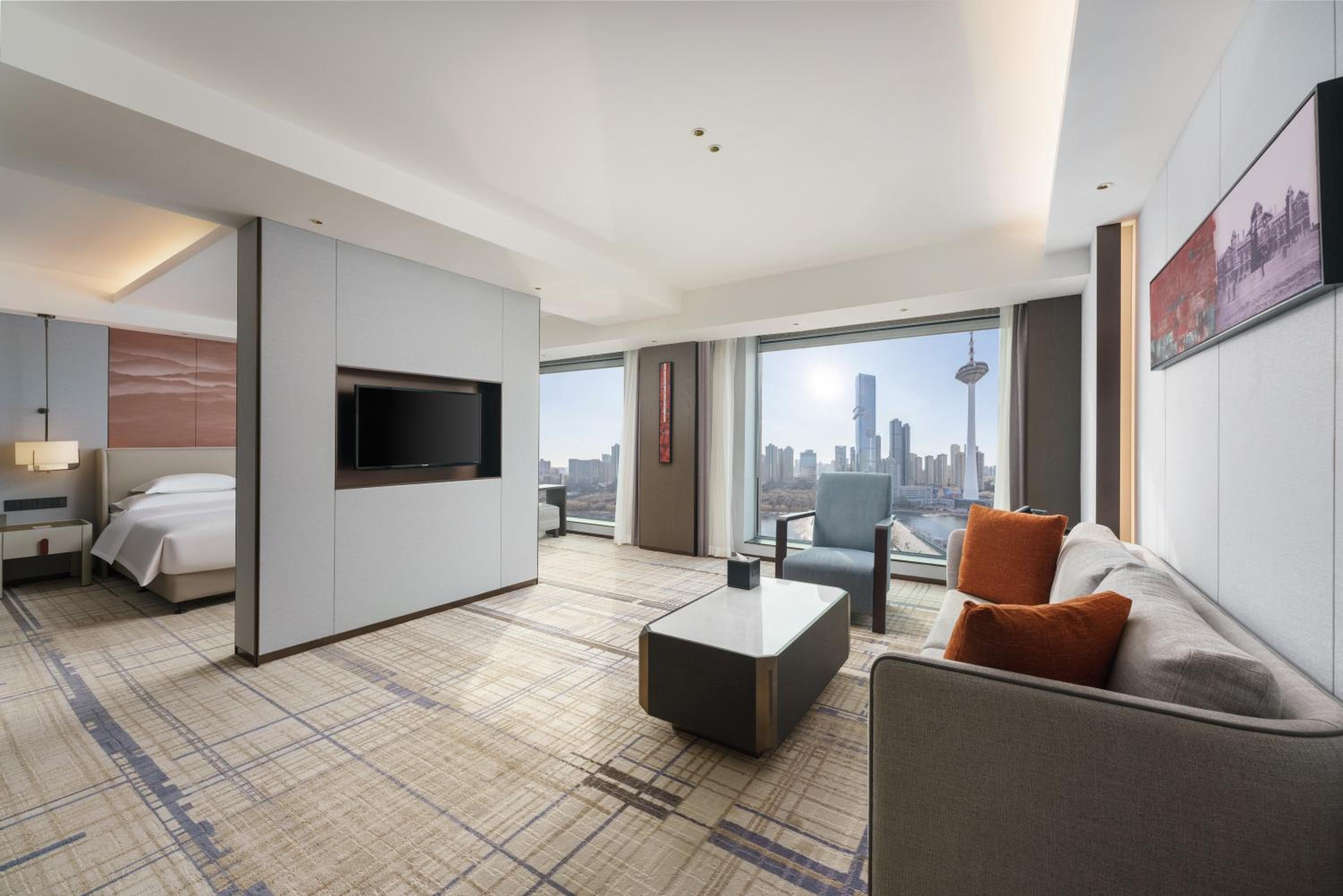 Swissotel Signature Room with One King Bed - Lake and City View photo 3