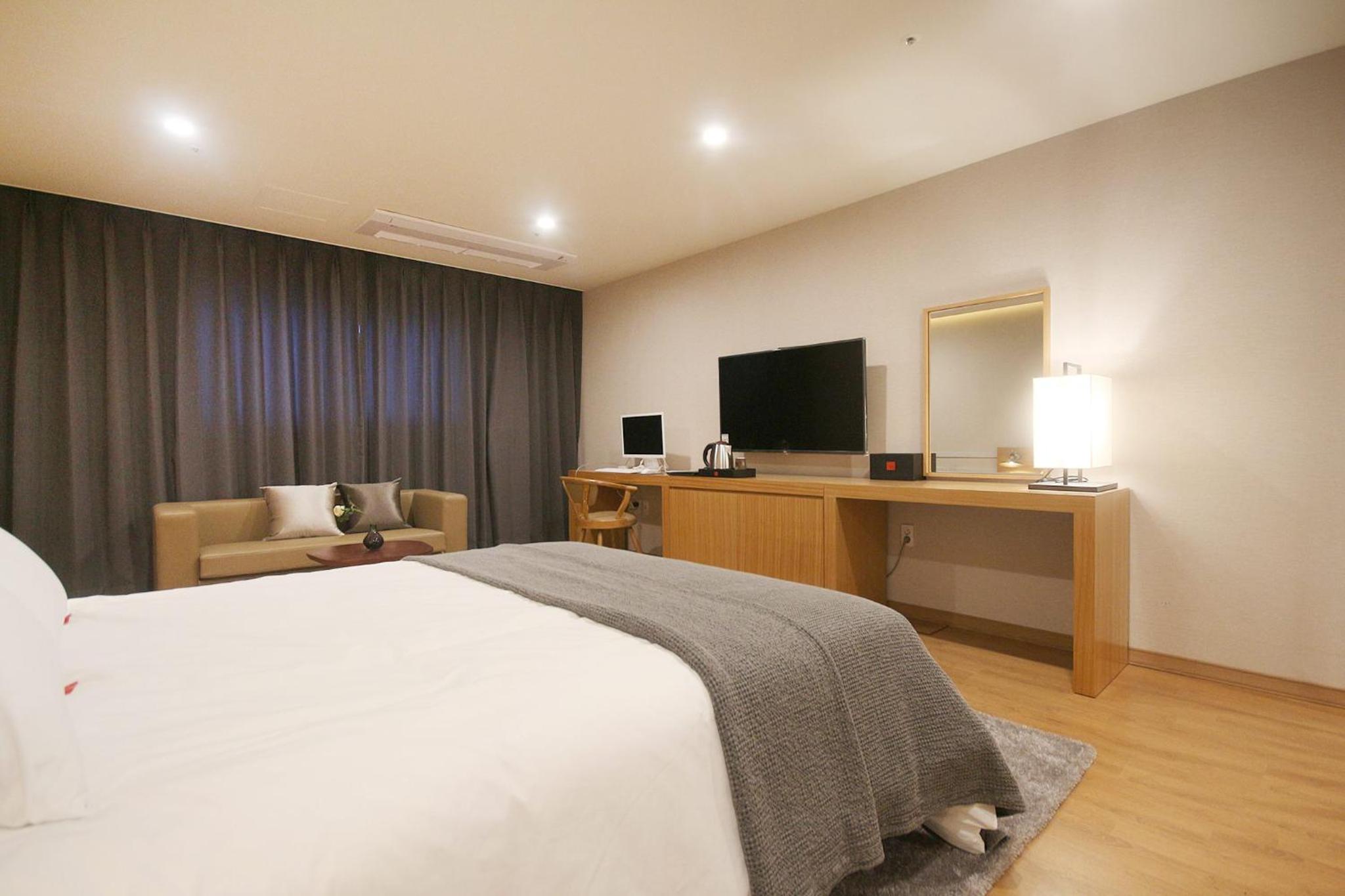 Deluxe Suite - Photo 5