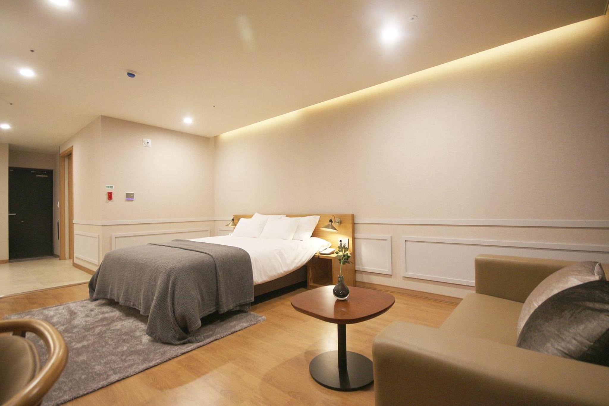 Deluxe Suite - Photo 8