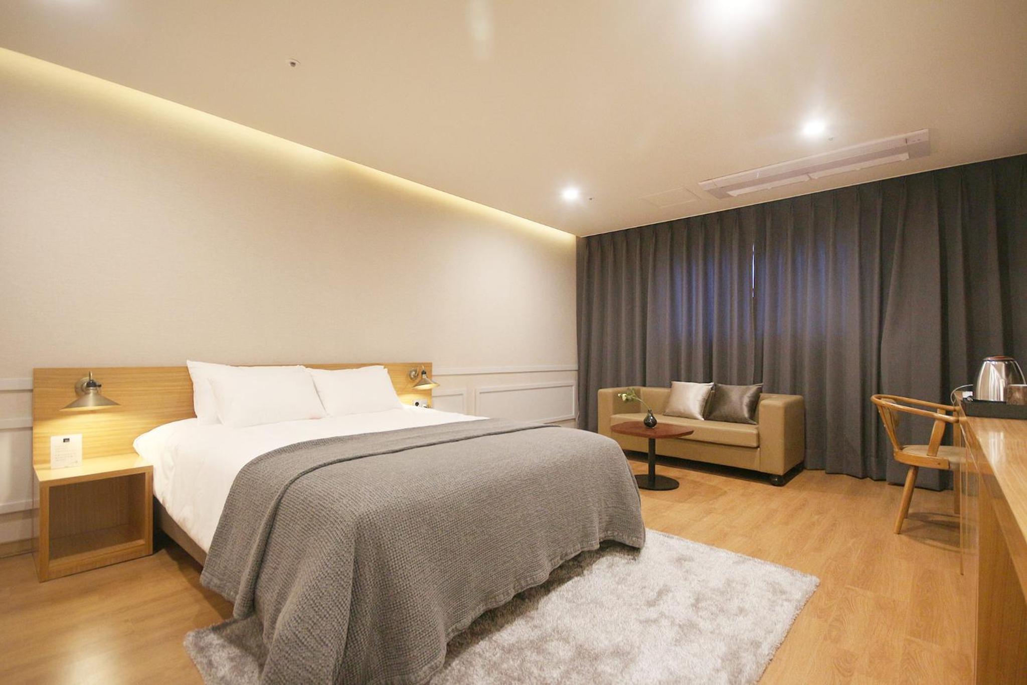 Deluxe Suite - Photo 7