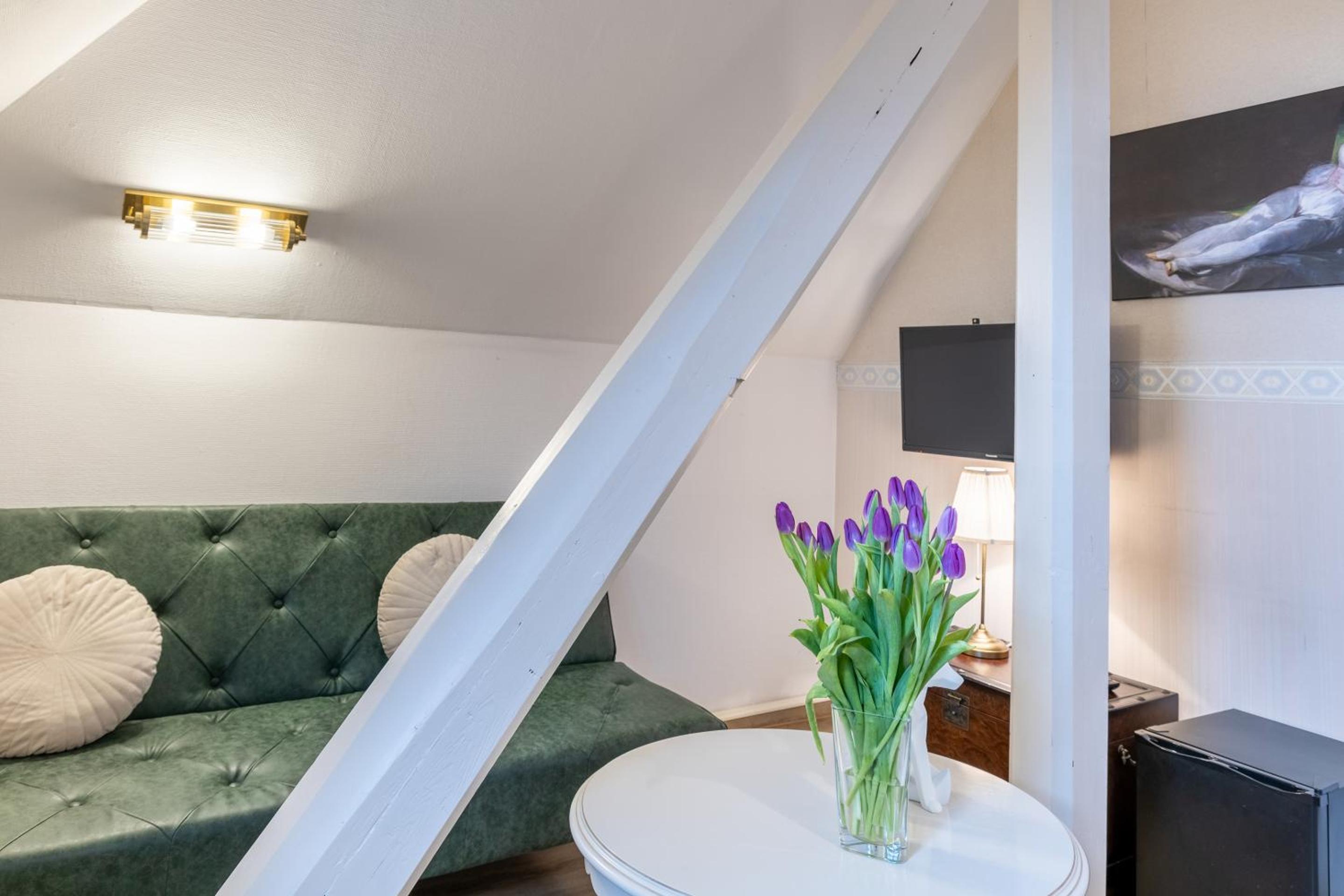 Suite - Photo 3