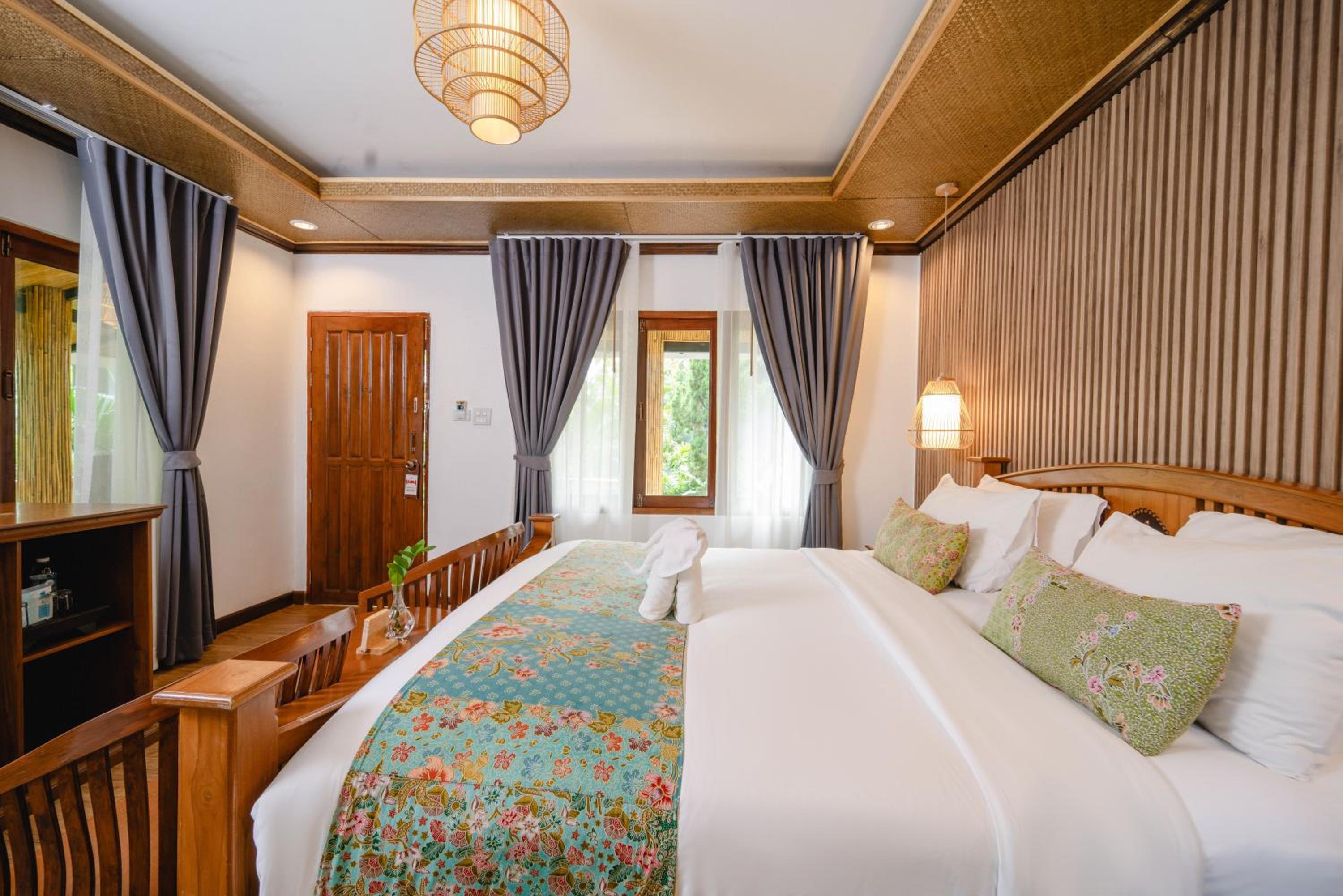 Garden Cottage- Free Beach Shuttle