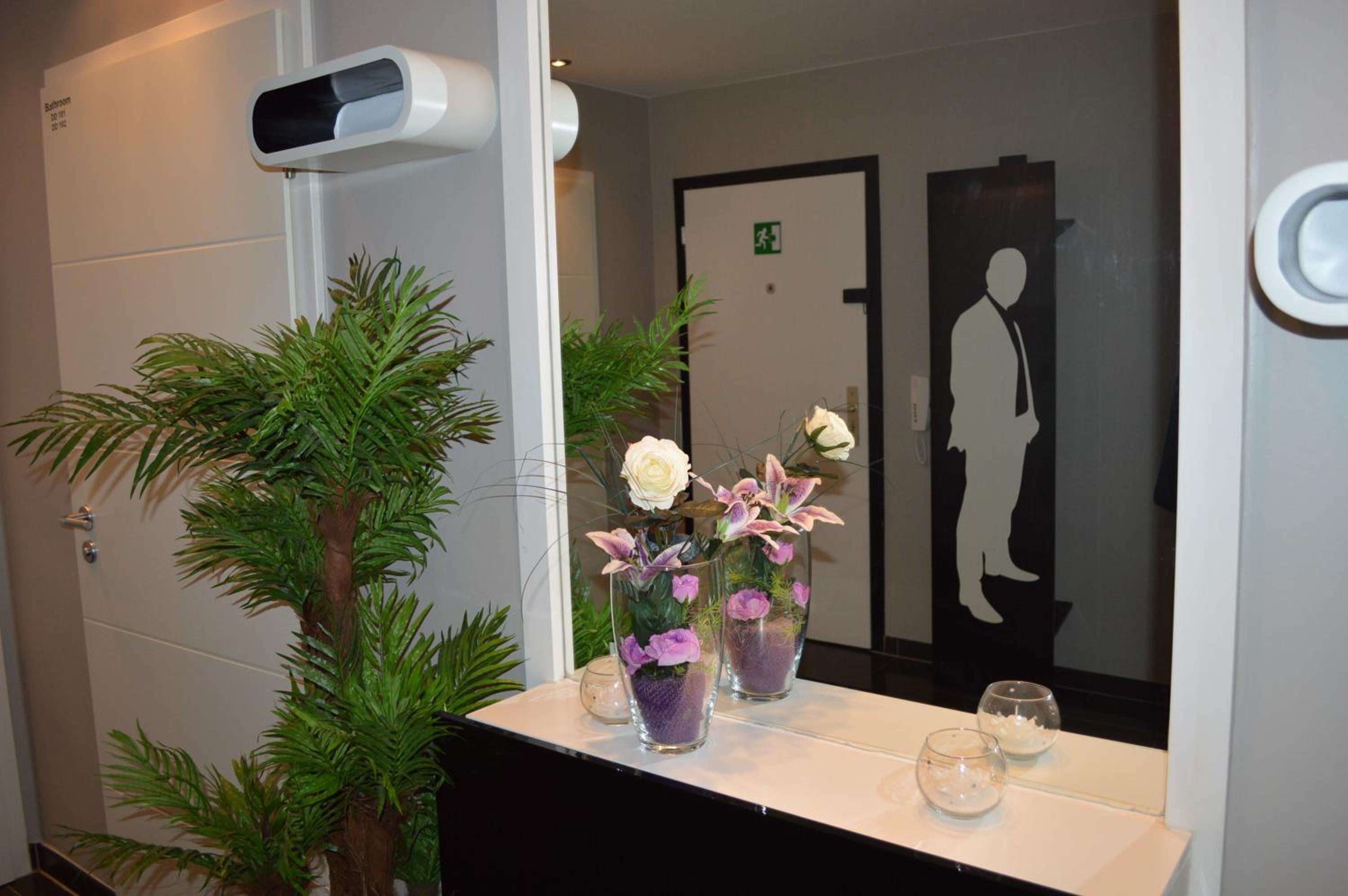 Two-Bedroom Apartment - Photo 43