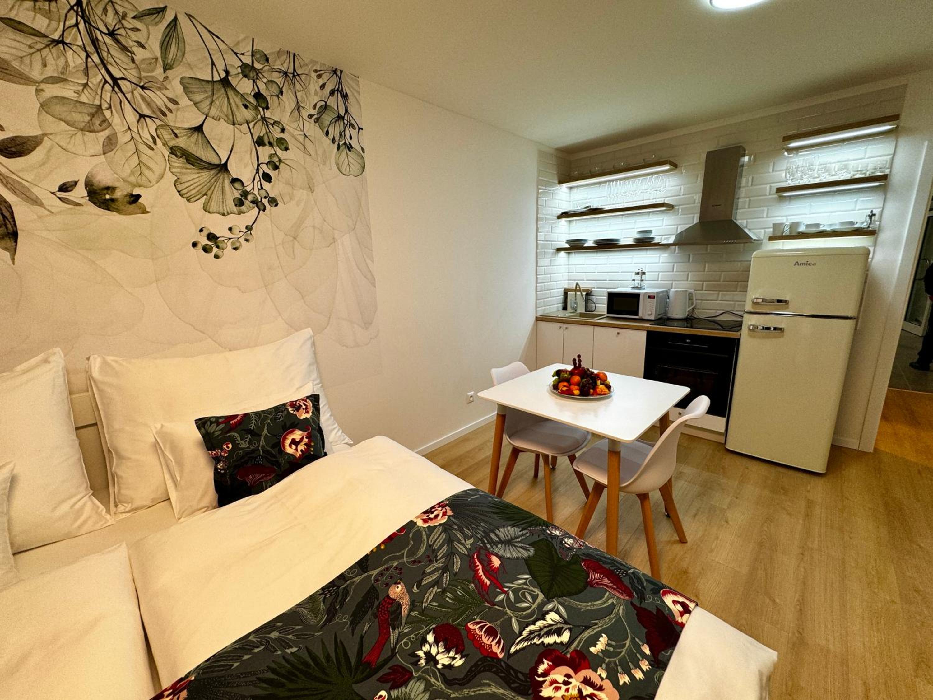 Apartment with Balcony photo 1
