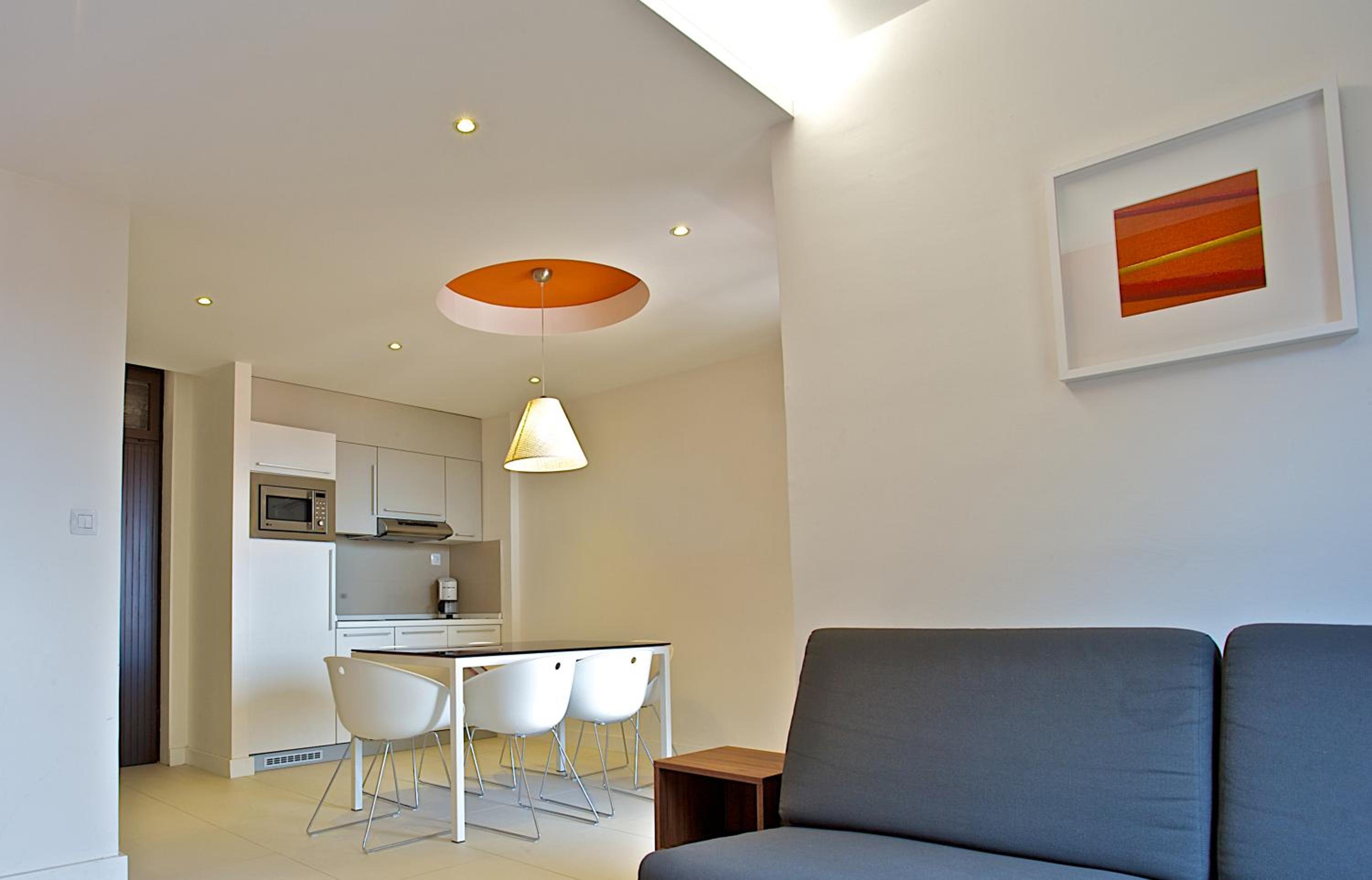 One-Bedroom Apartment photo 3
