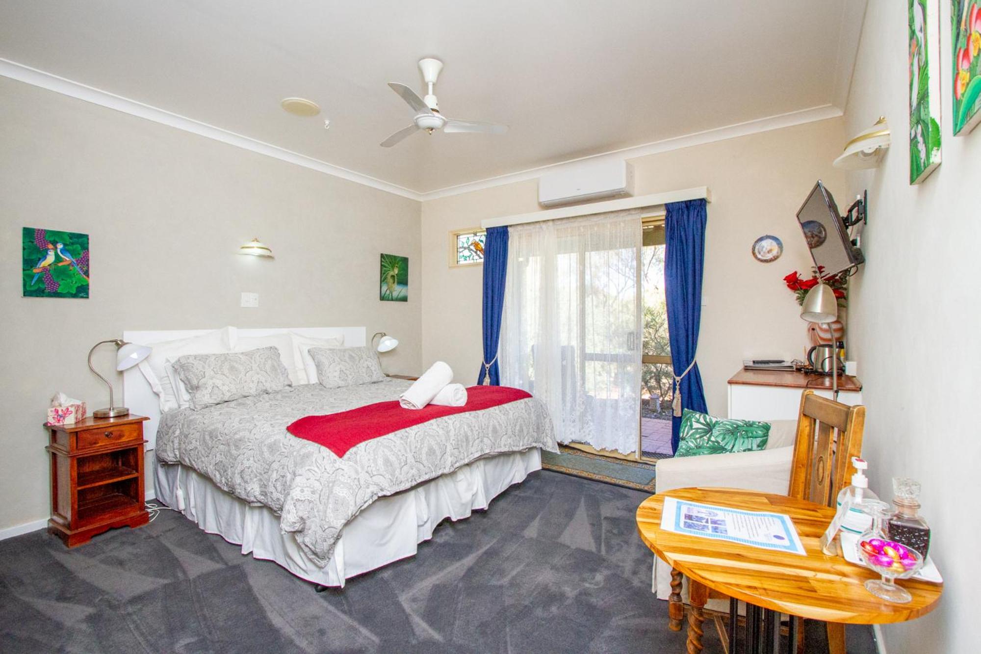 Deluxe King Room photo 1