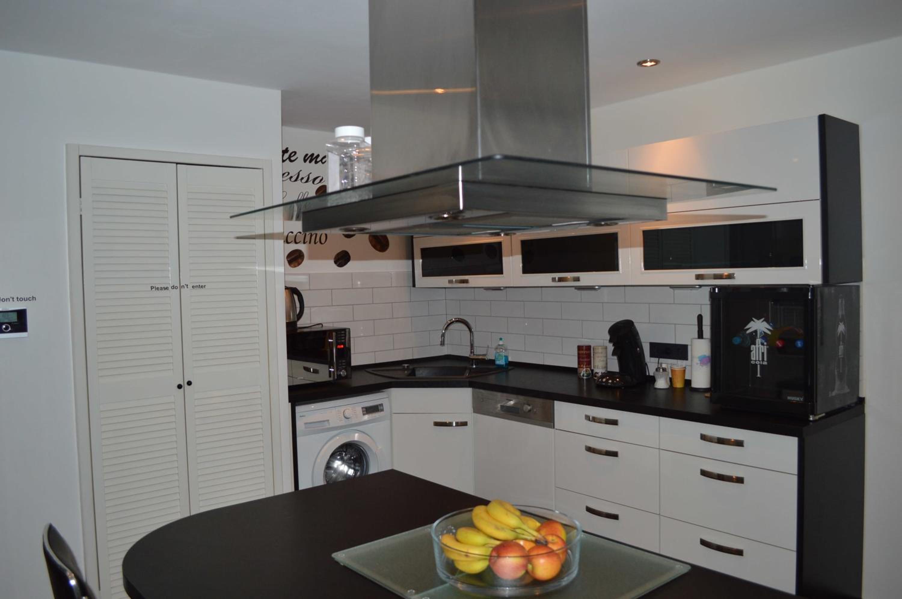 Two-Bedroom Apartment - Photo 2