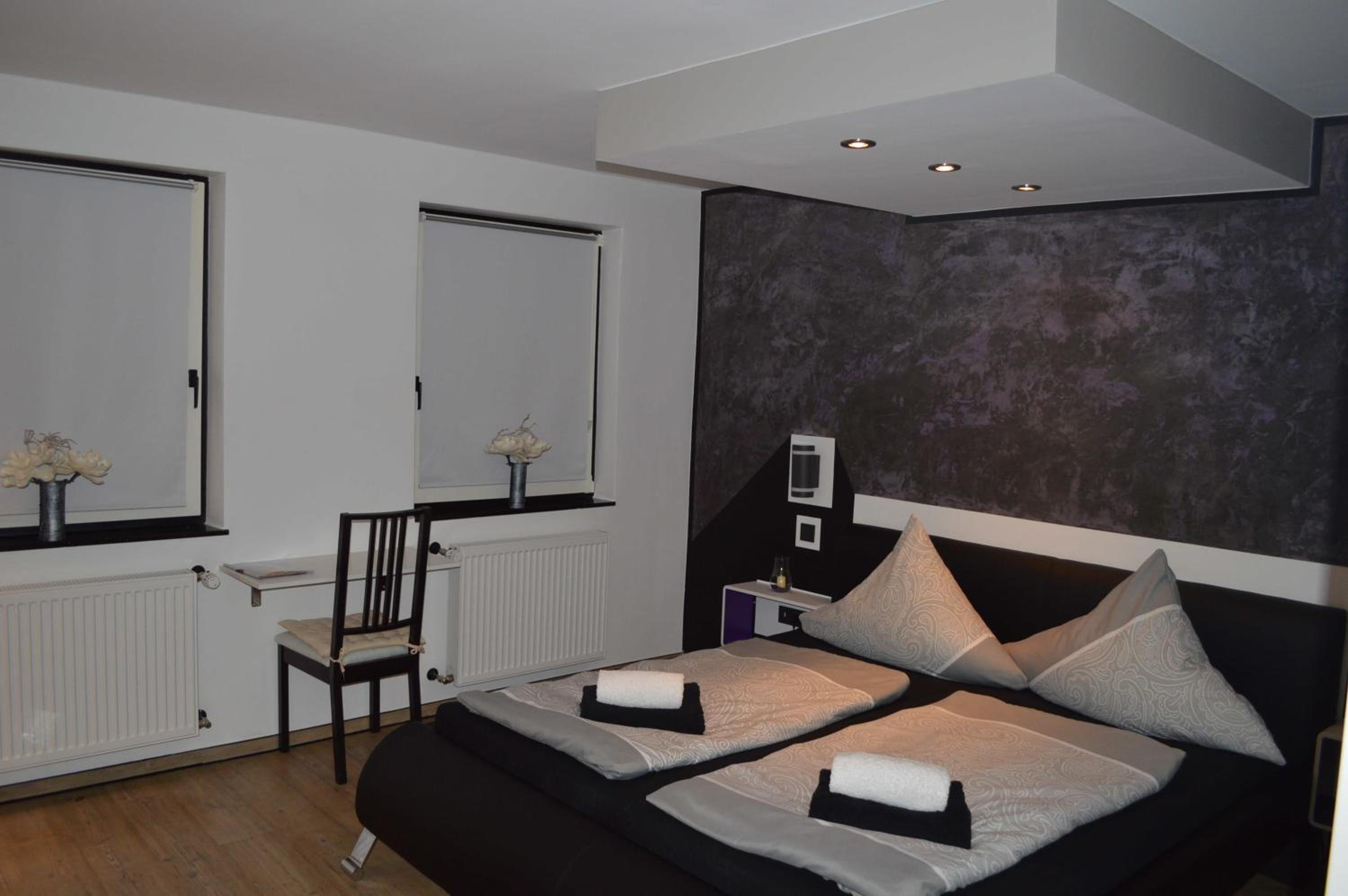 Two-Bedroom Apartment - Photo 3