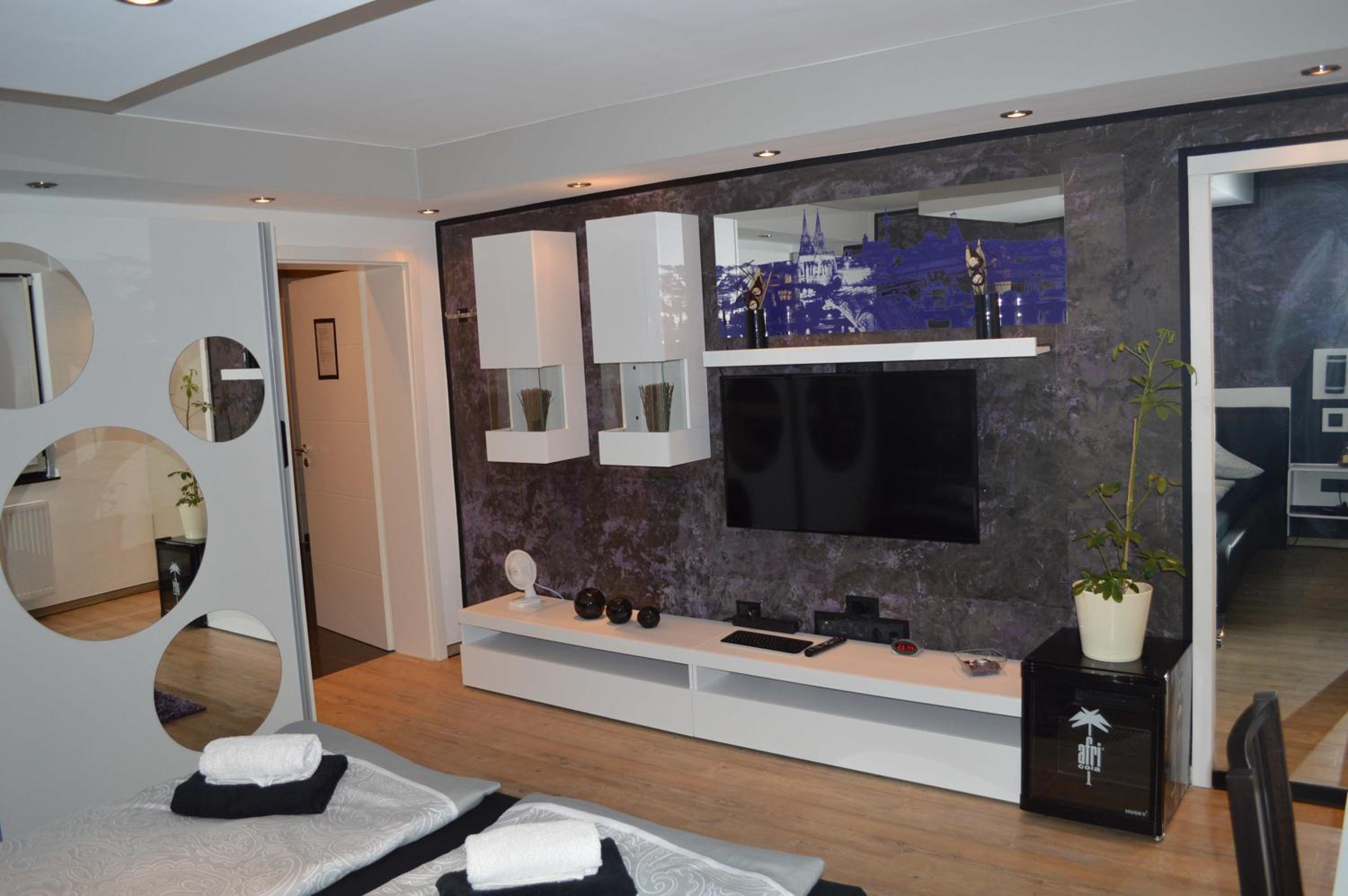 Two-Bedroom Apartment - Photo 9