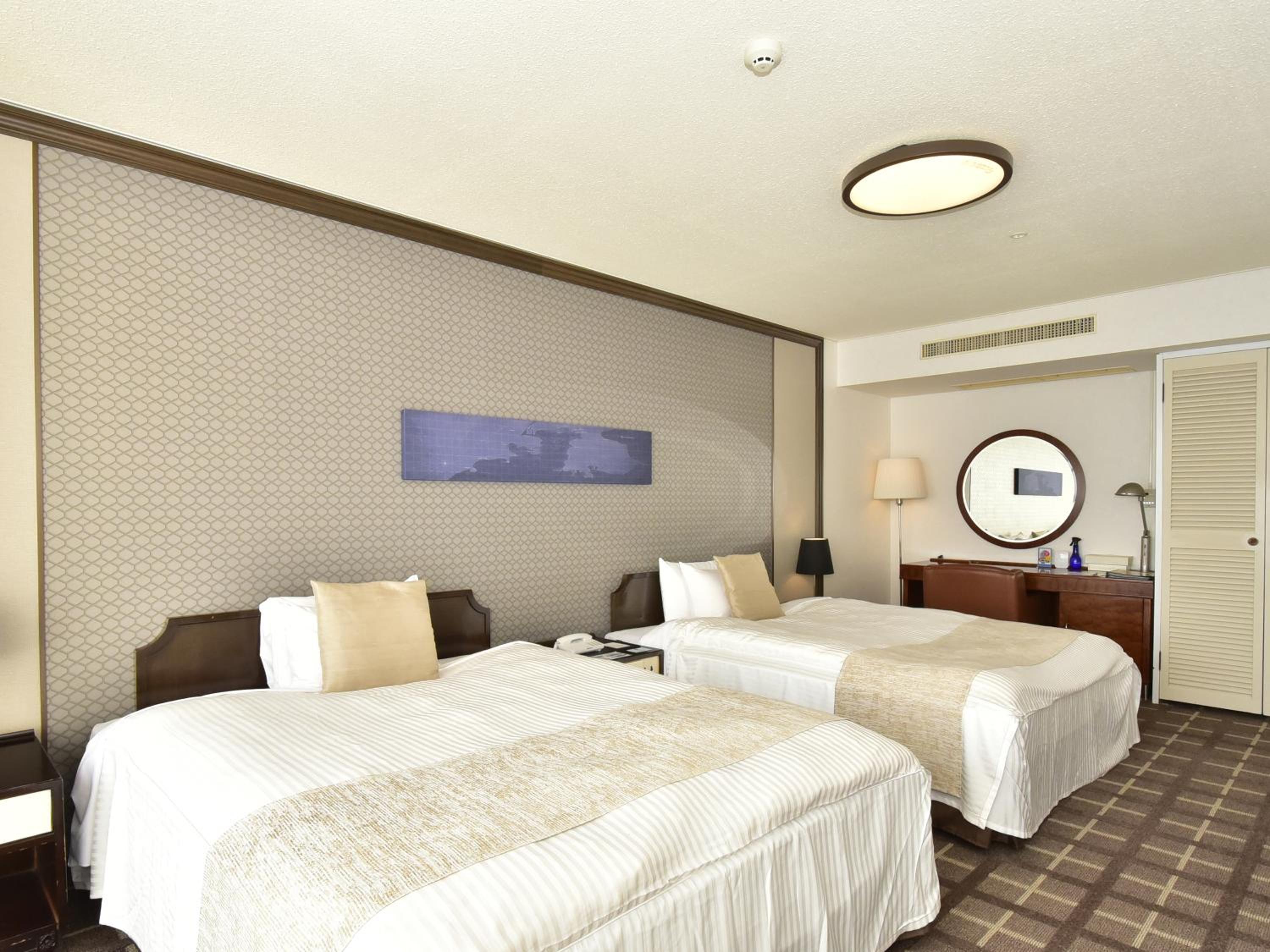 Corner Twin Room with Sea View - Top Floor North Side