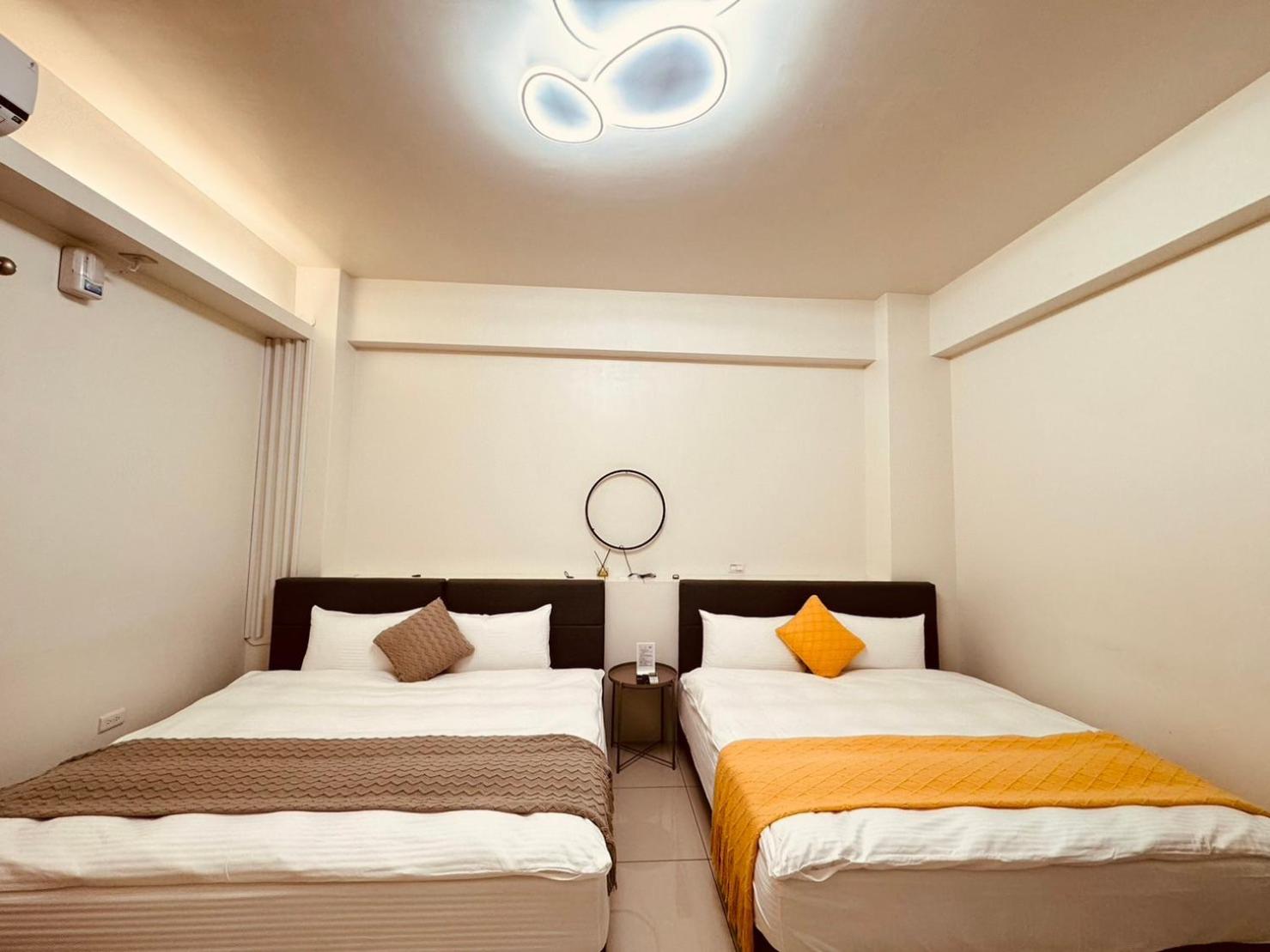 Queen Room with Two Queen Beds photo 3
