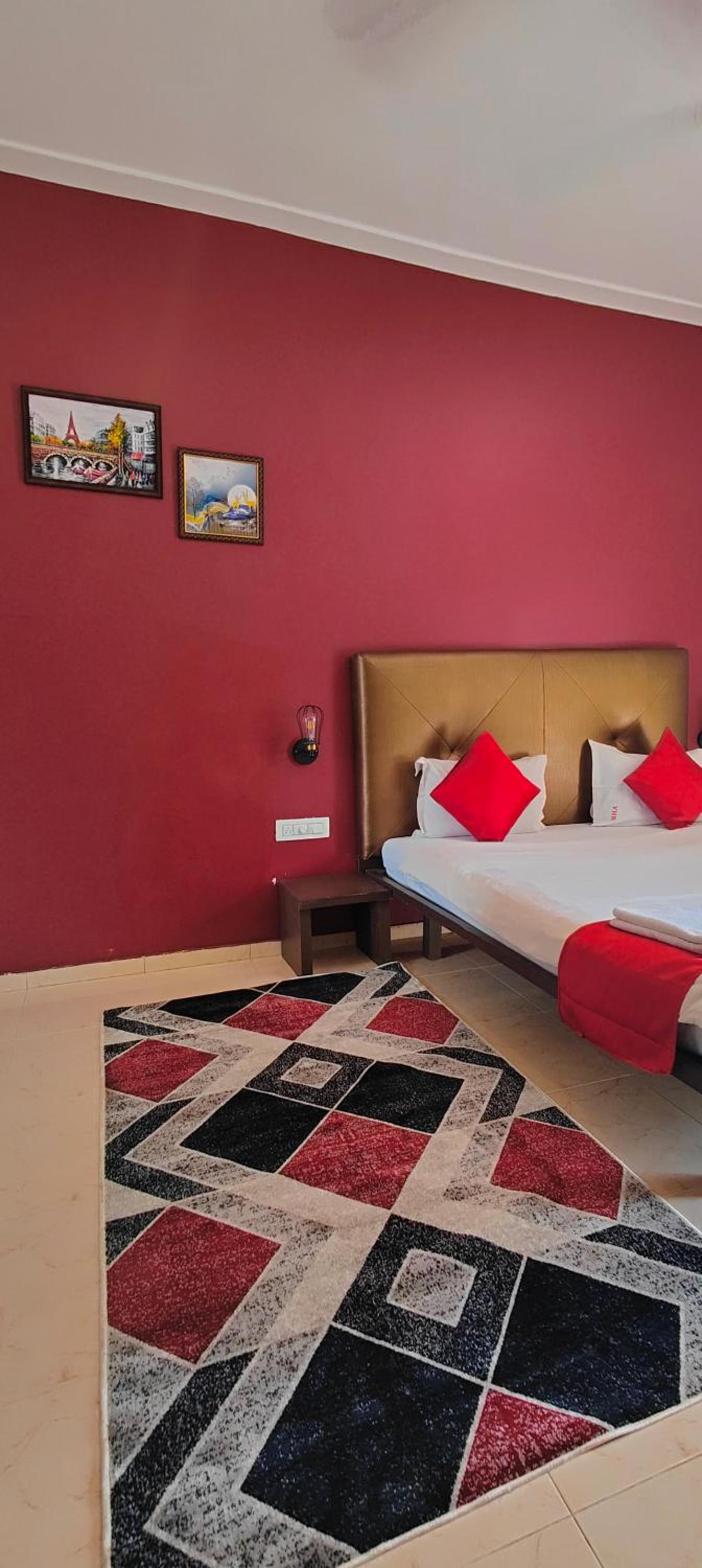 Deluxe Double Room with Balcony - Photo 9