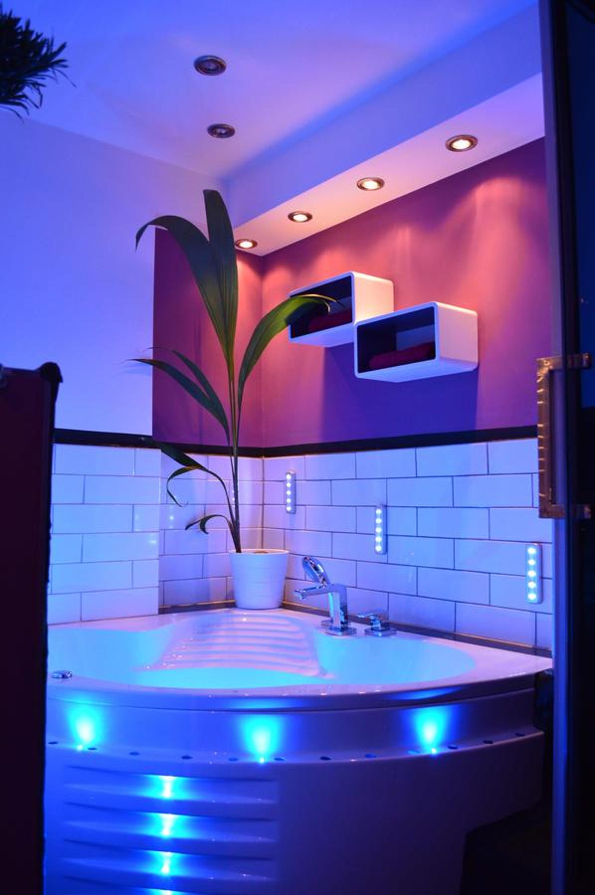 Two-Bedroom Apartment - Photo 23