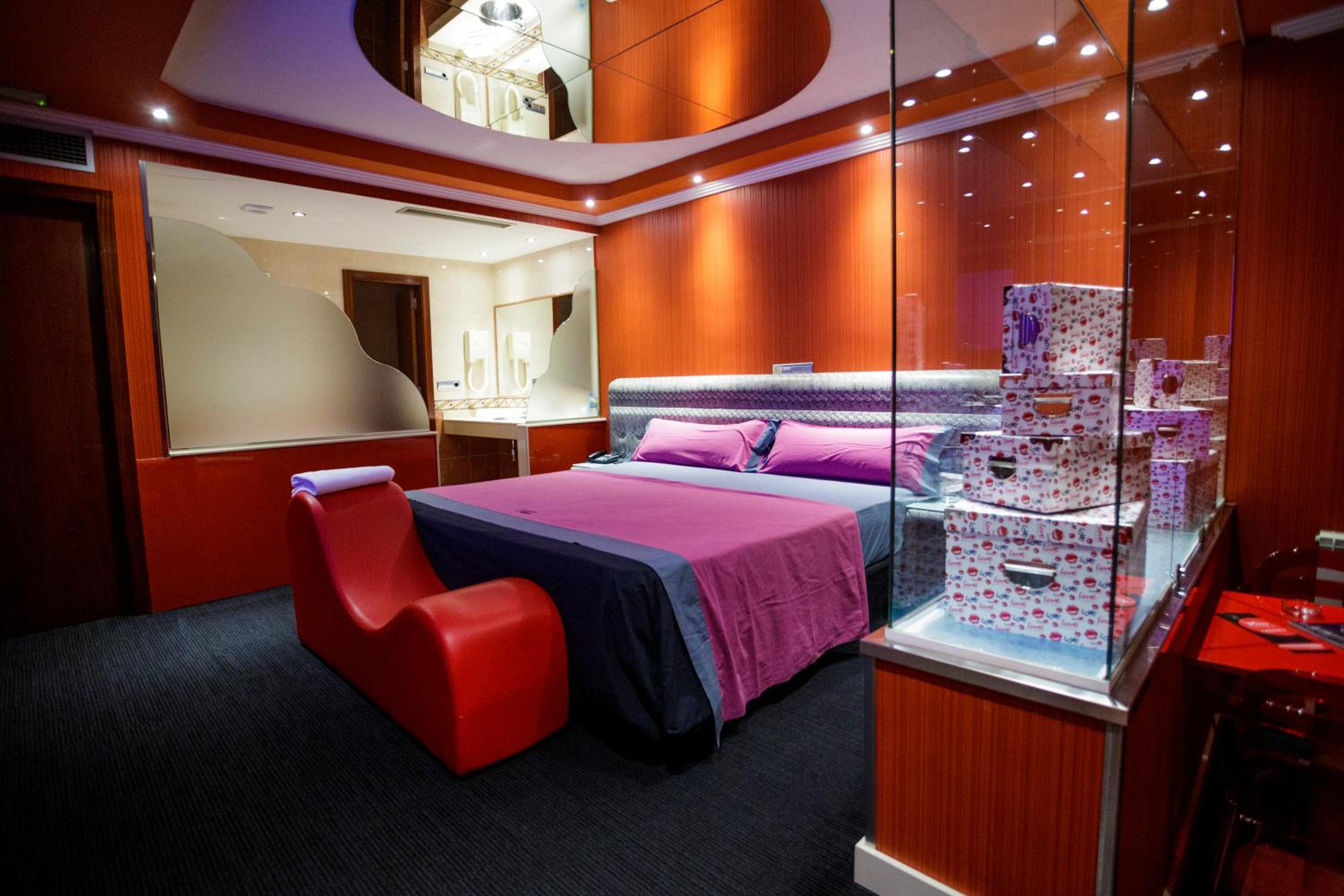Suite with Spa Bath photo 3
