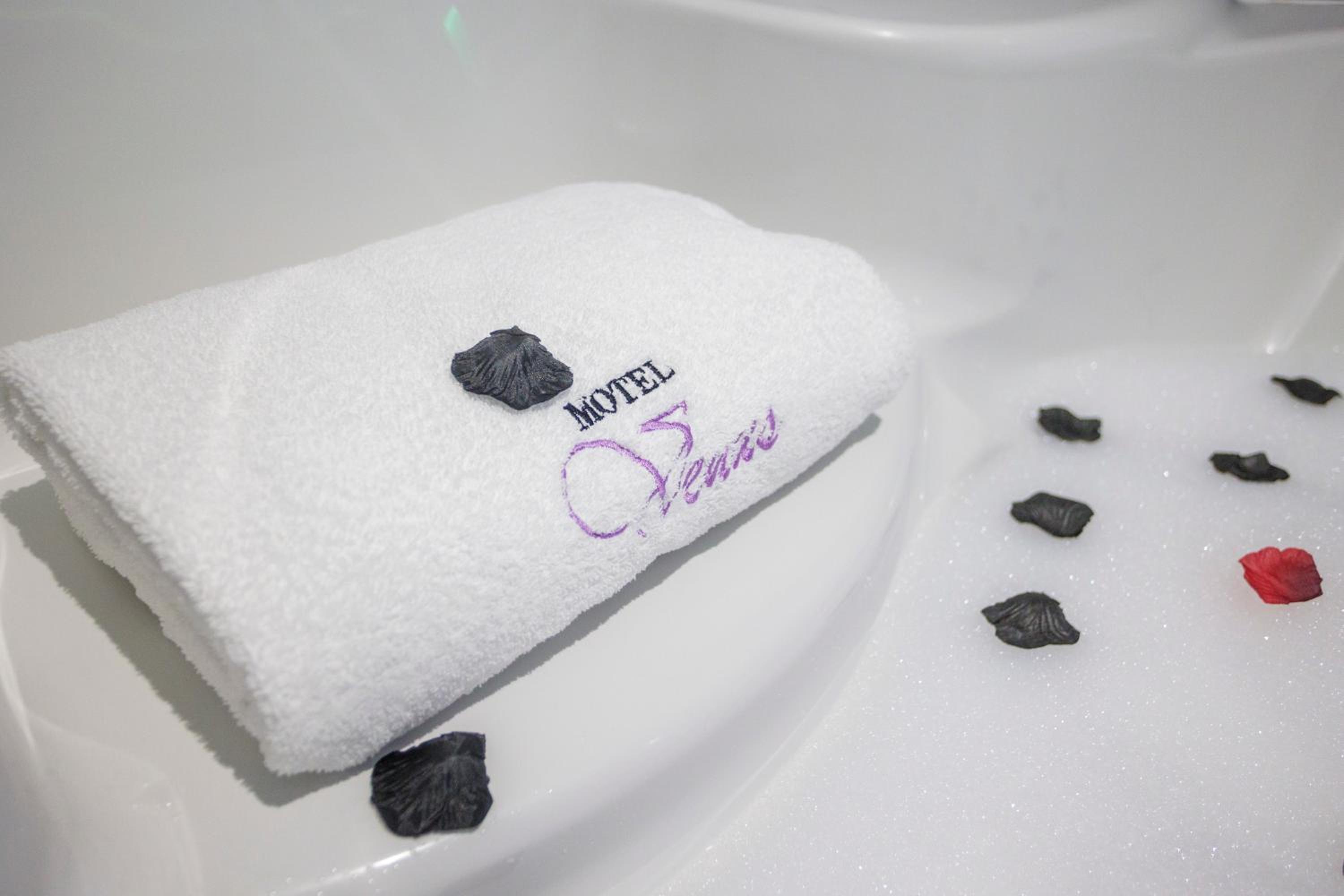 Suite with Spa Bath photo 2