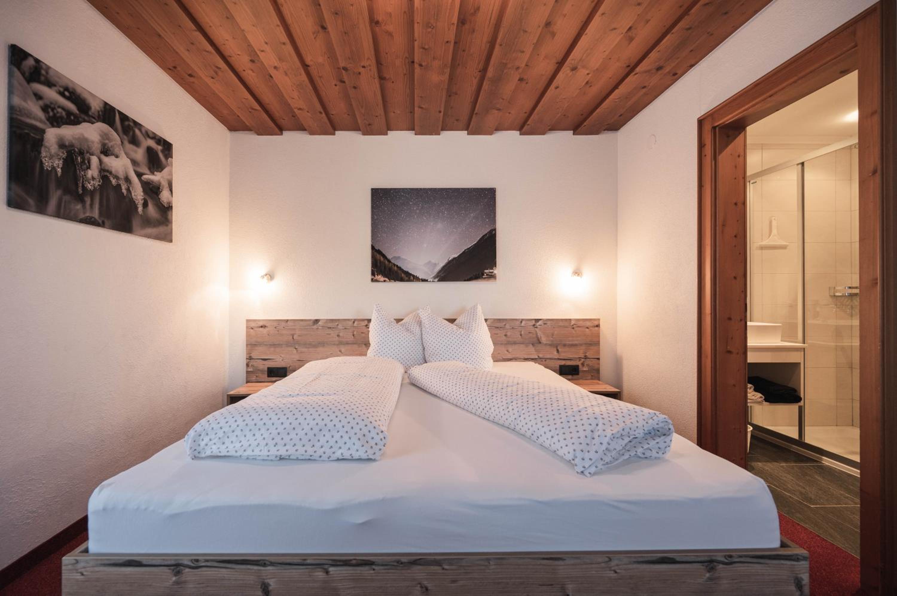 Double Room with Extra Bed photo 1