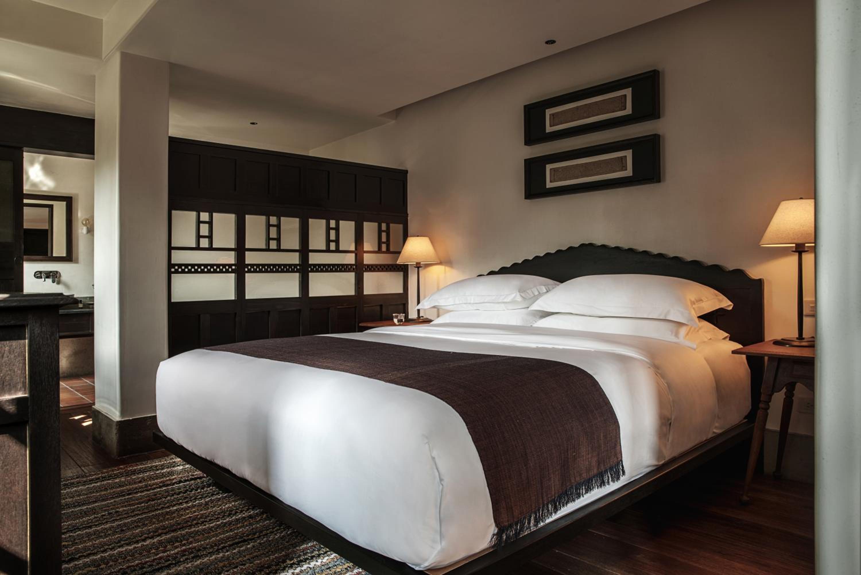 Deluxe Queen Room