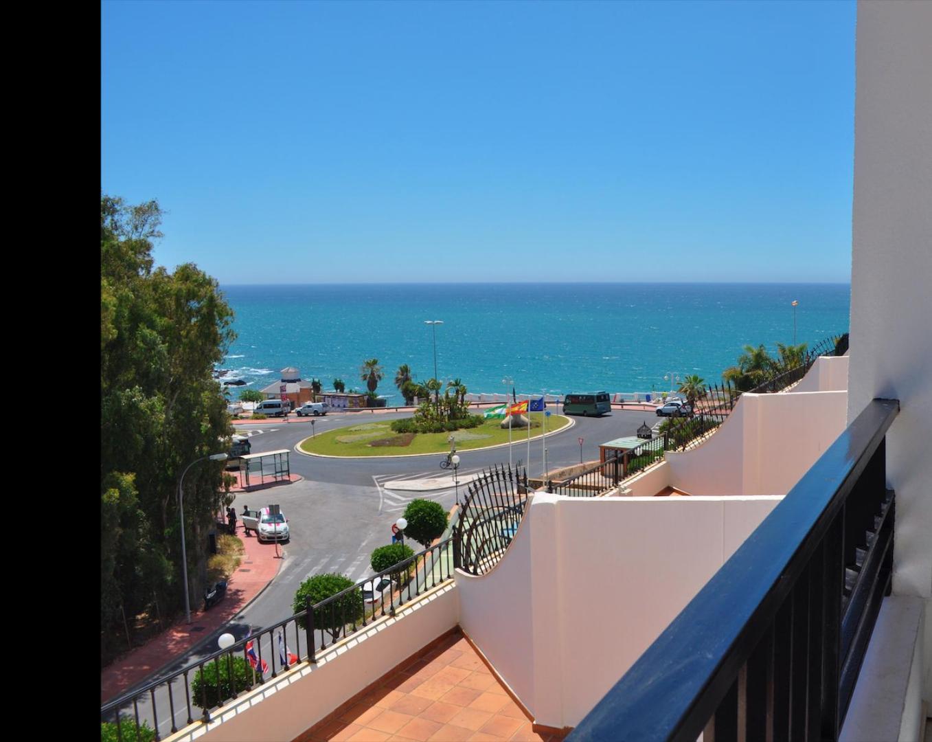 Premium Studio with Side Sea View - Photo 8