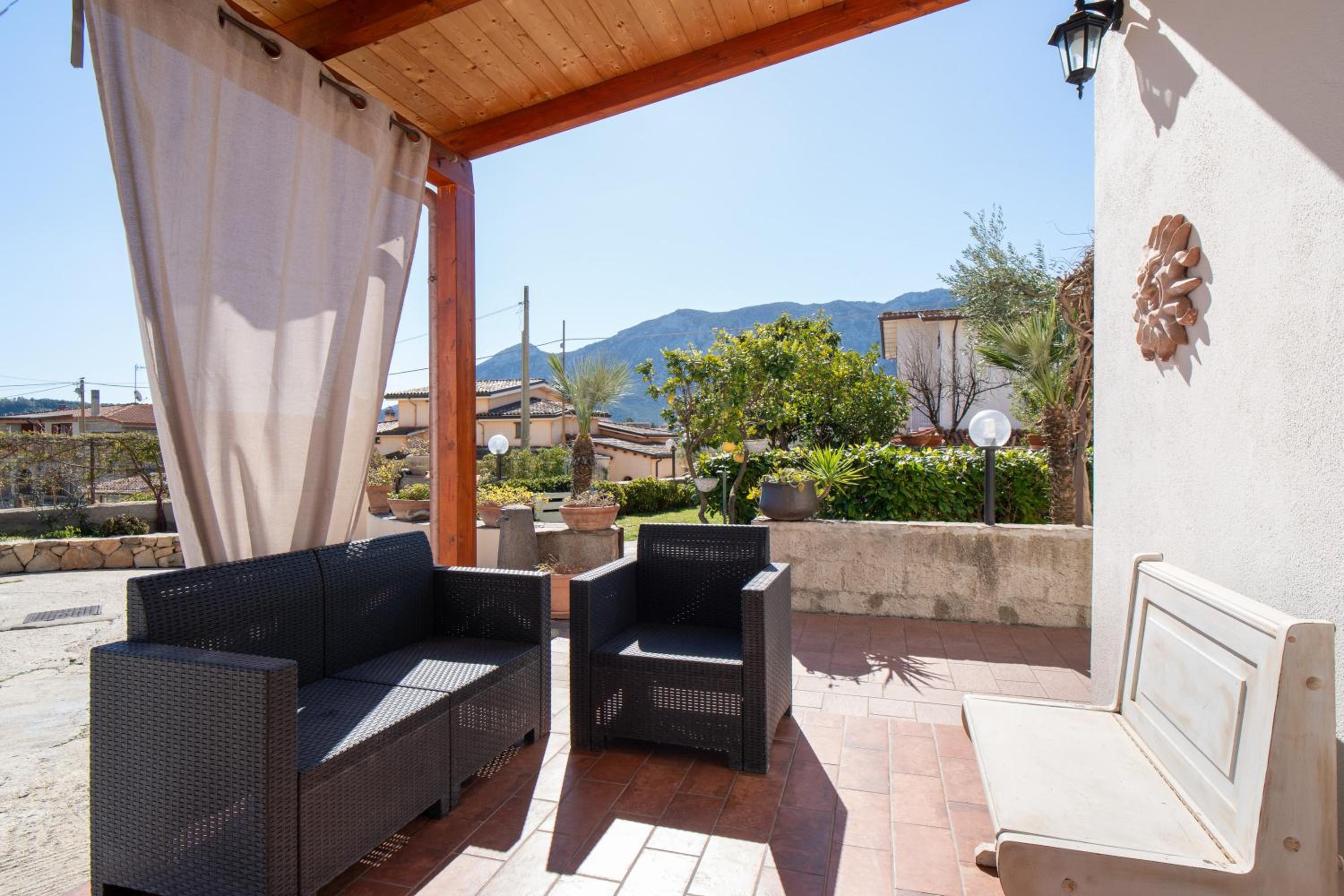 One-Bedroom Apartment with Garden View photo 2