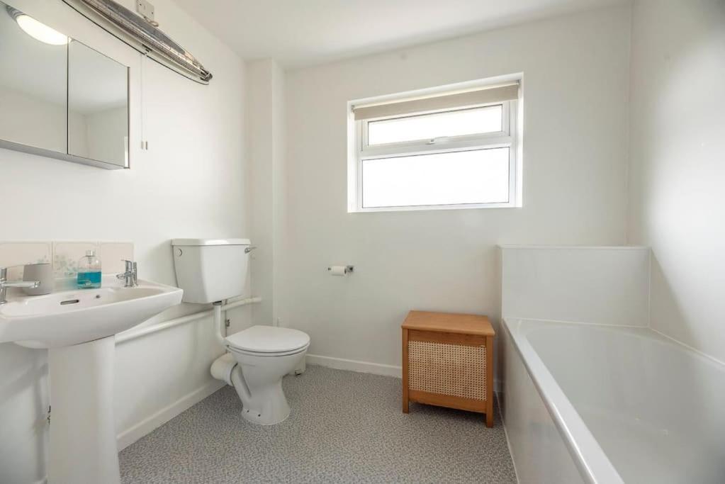 Three-Bedroom House photo 2