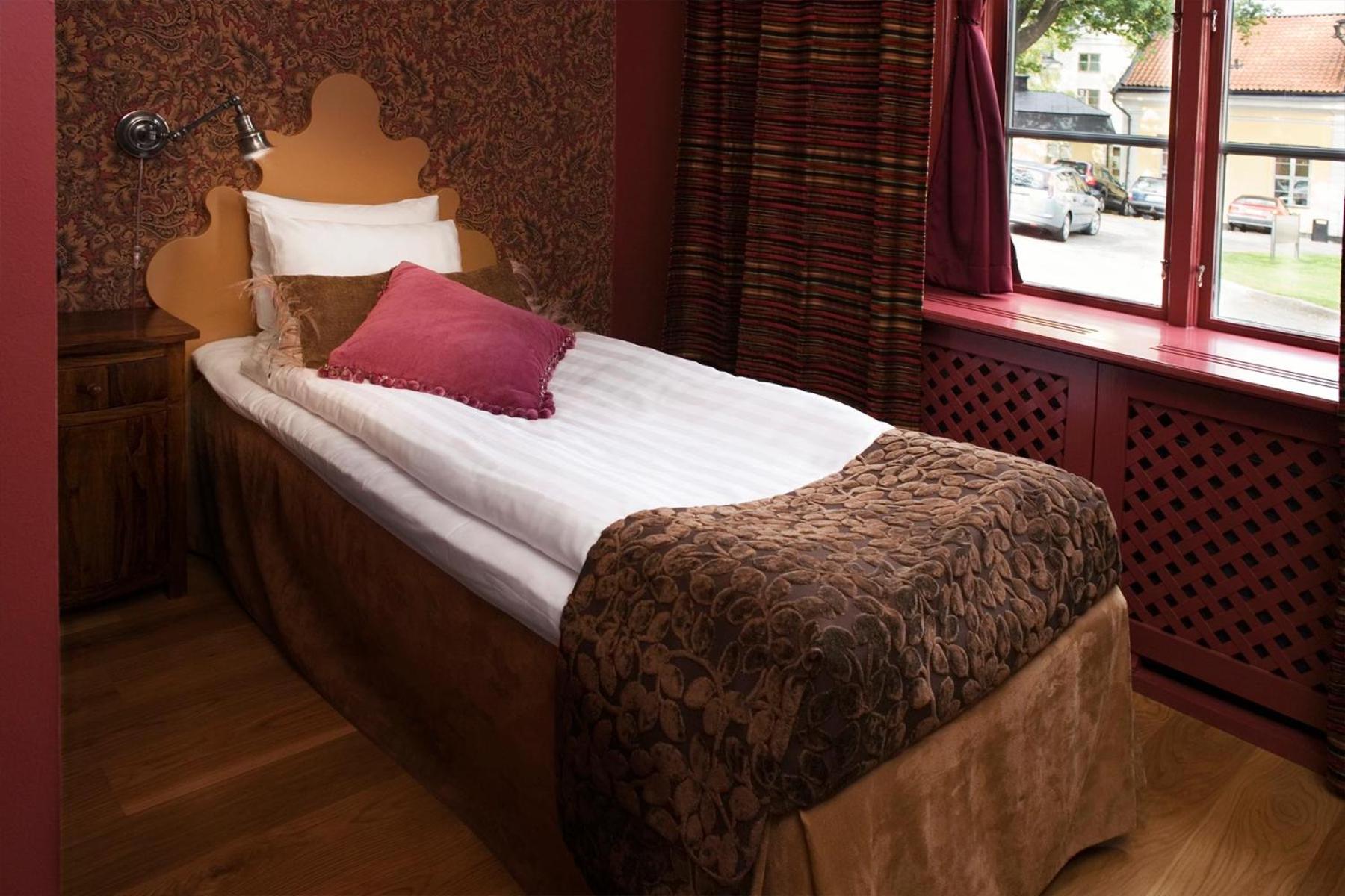 Single Room with Private Bathroom photo 2