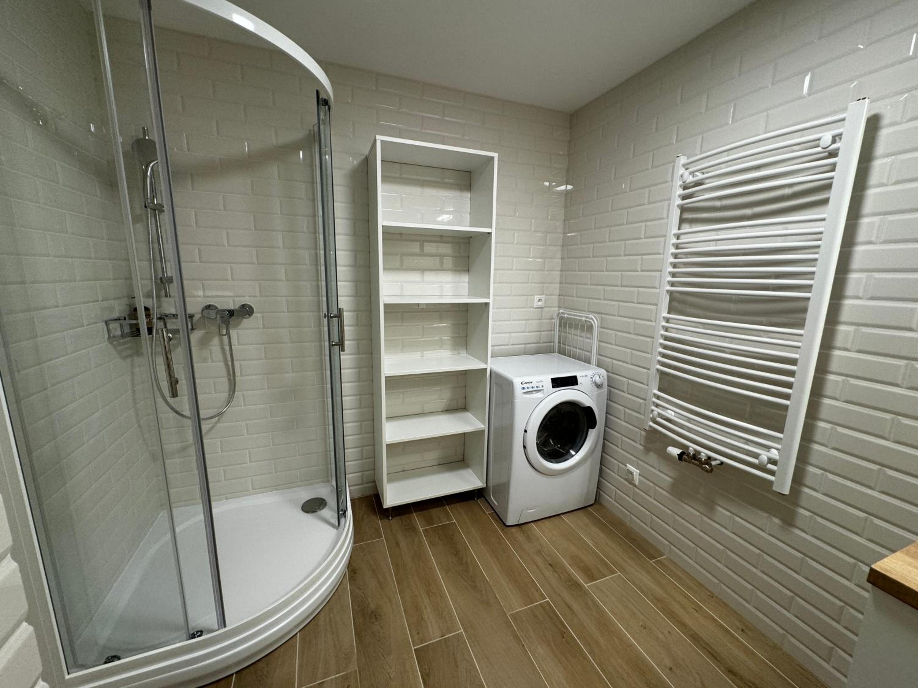 One-Bedroom Apartment with Balcony photo 2