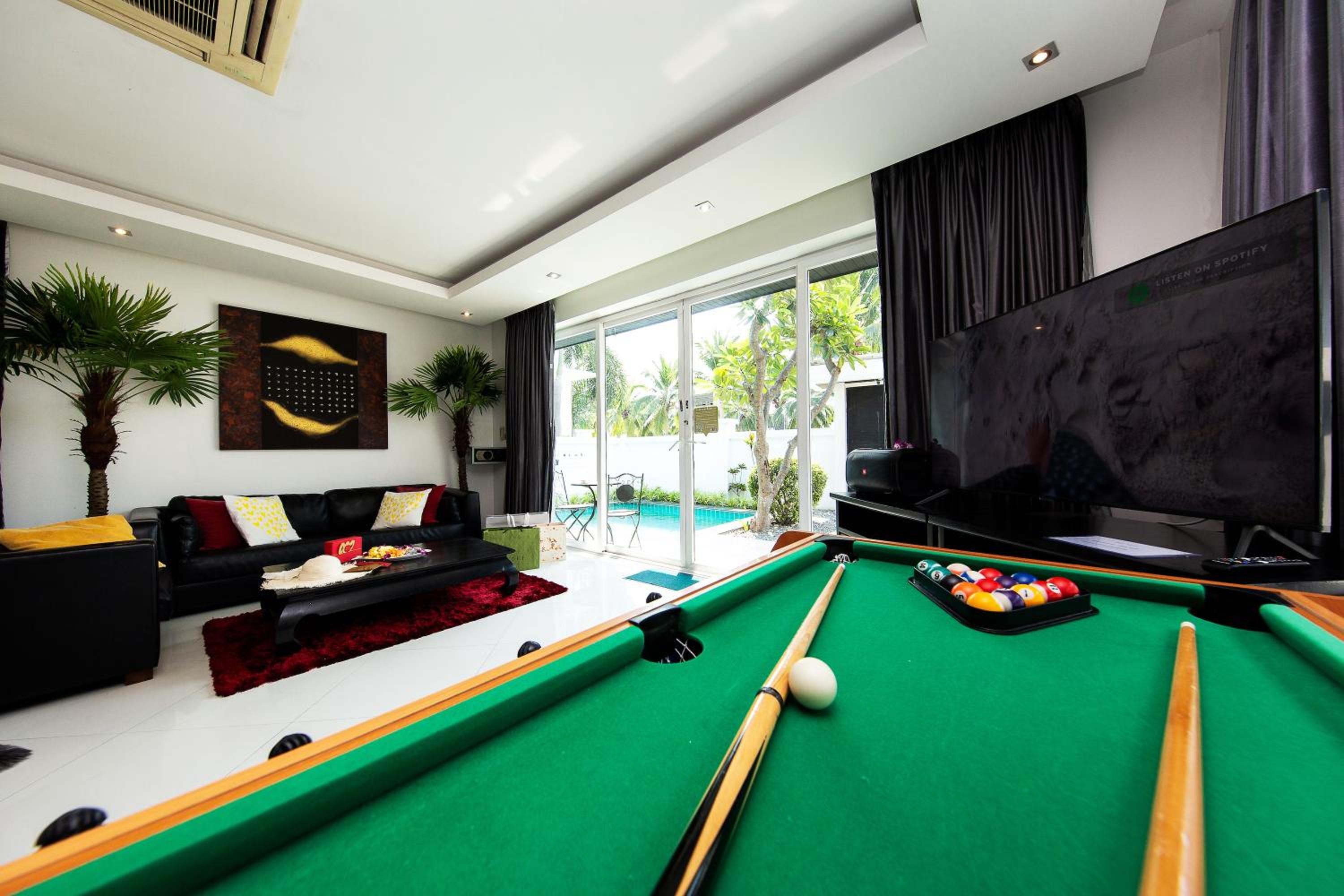 Villa photo 2