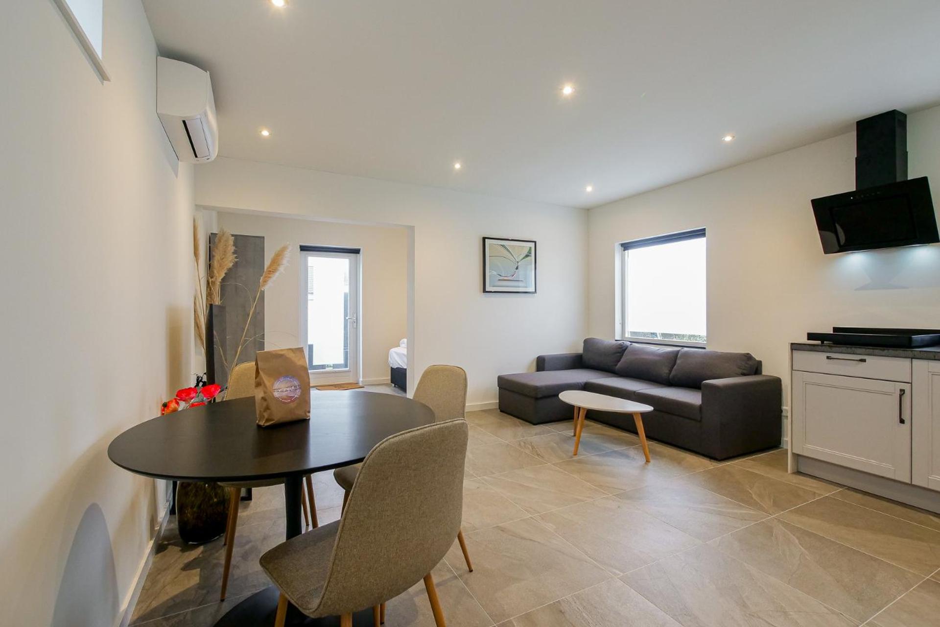 One-Bedroom House photo 1