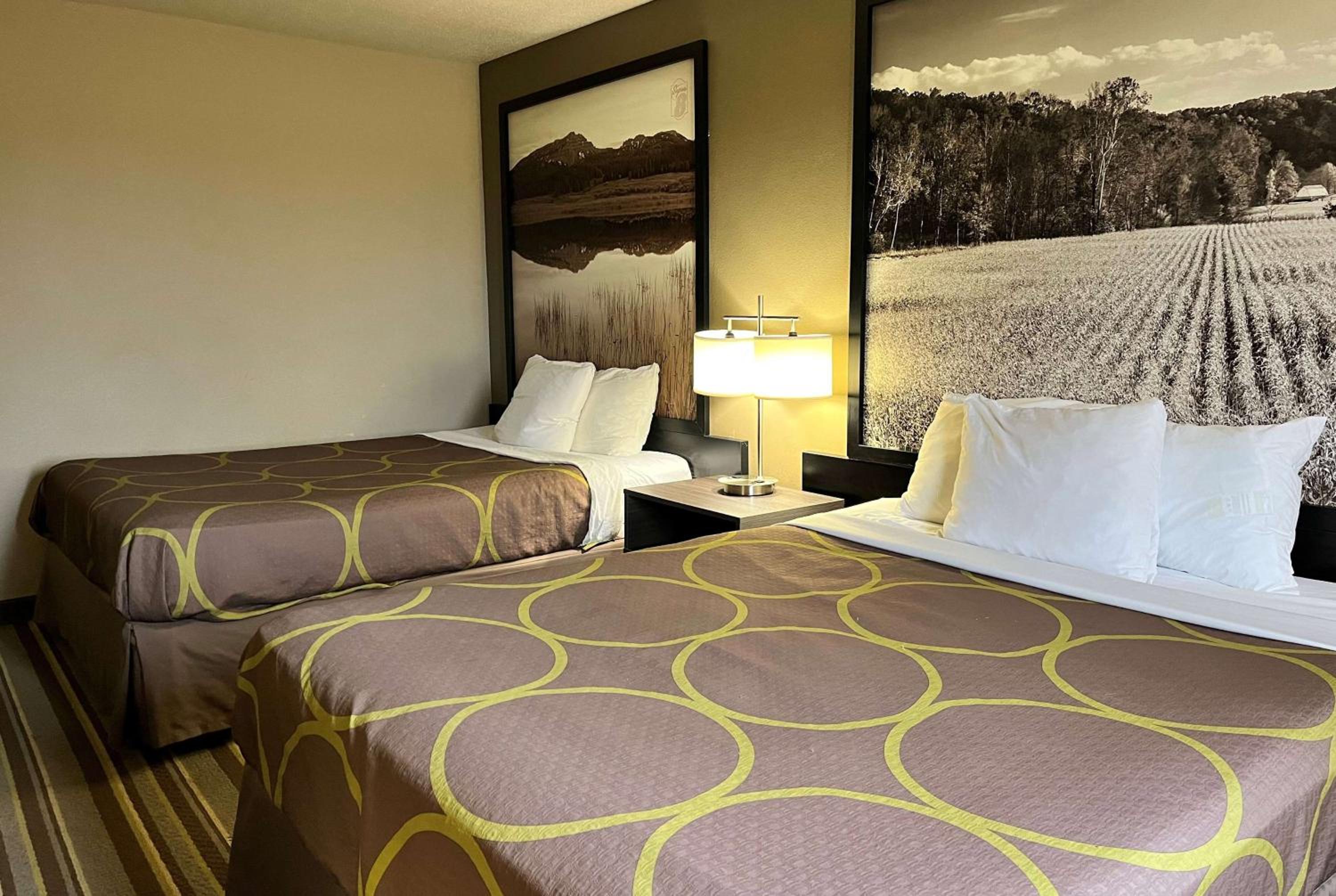 Queen Room with Two Queen Beds - Non-Smoking - Photo 1
