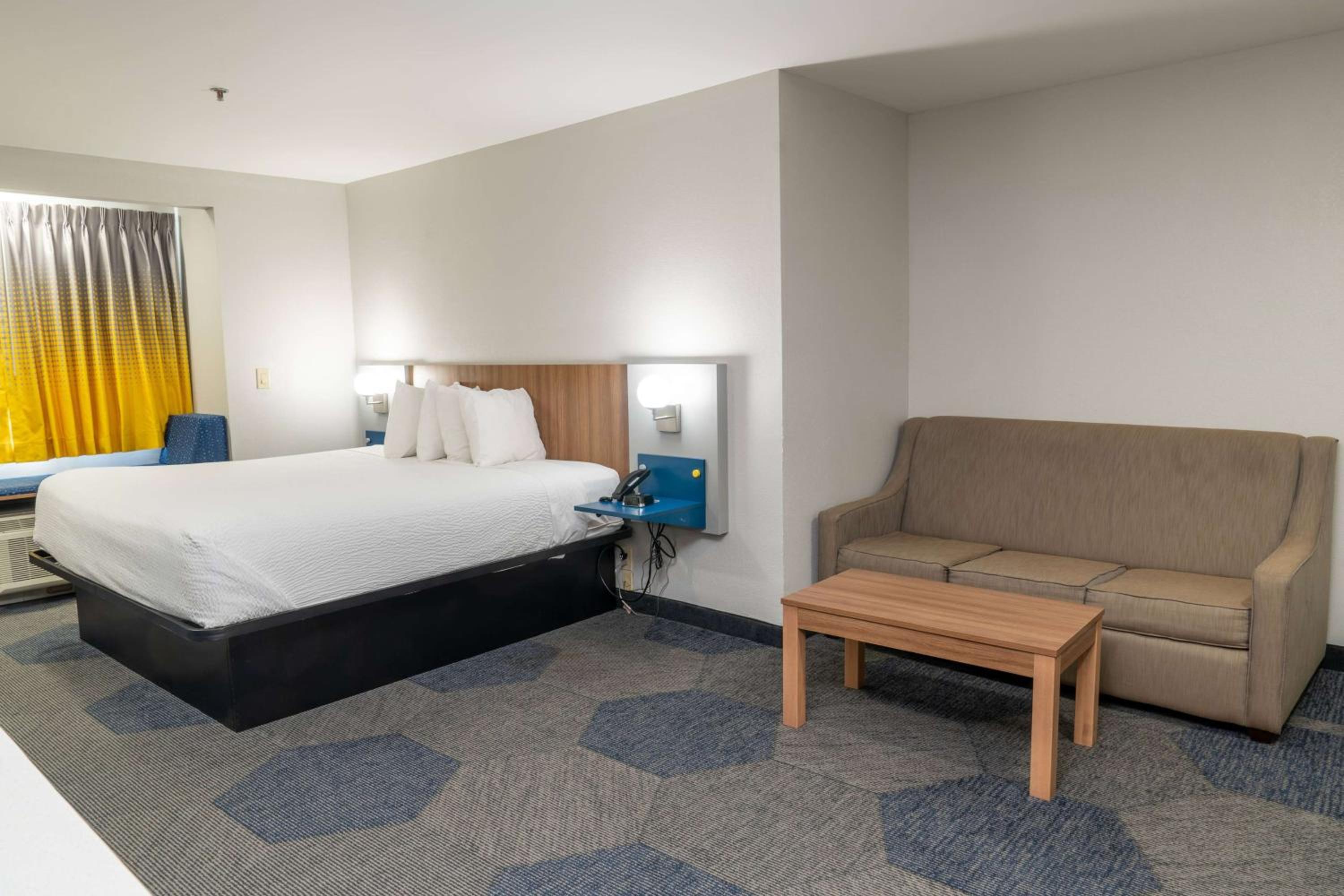 King Studio Suite - Mobility Access/Non-Smoking - Photo 2