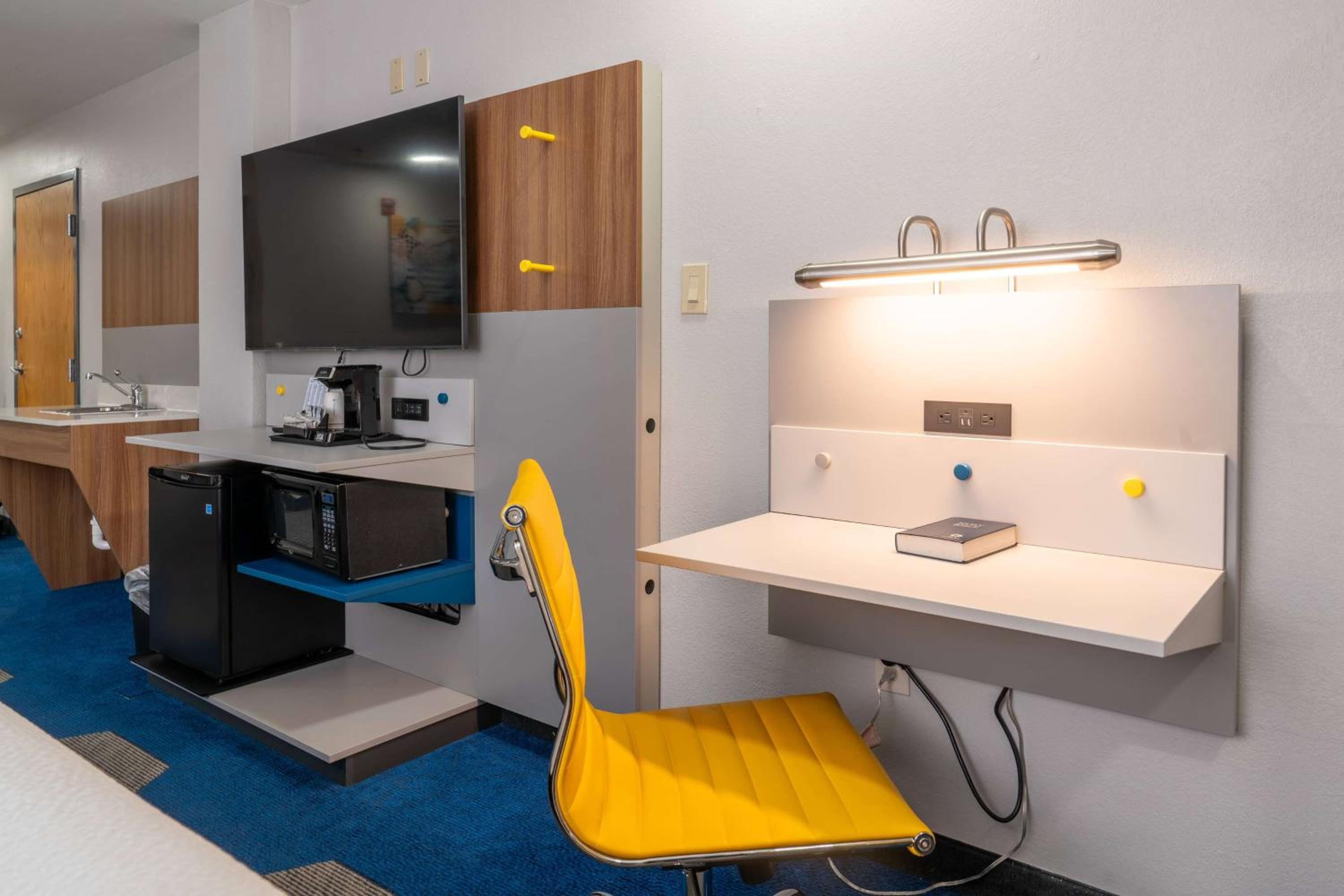 King Studio Suite - Mobility Access/Non-Smoking - Photo 3