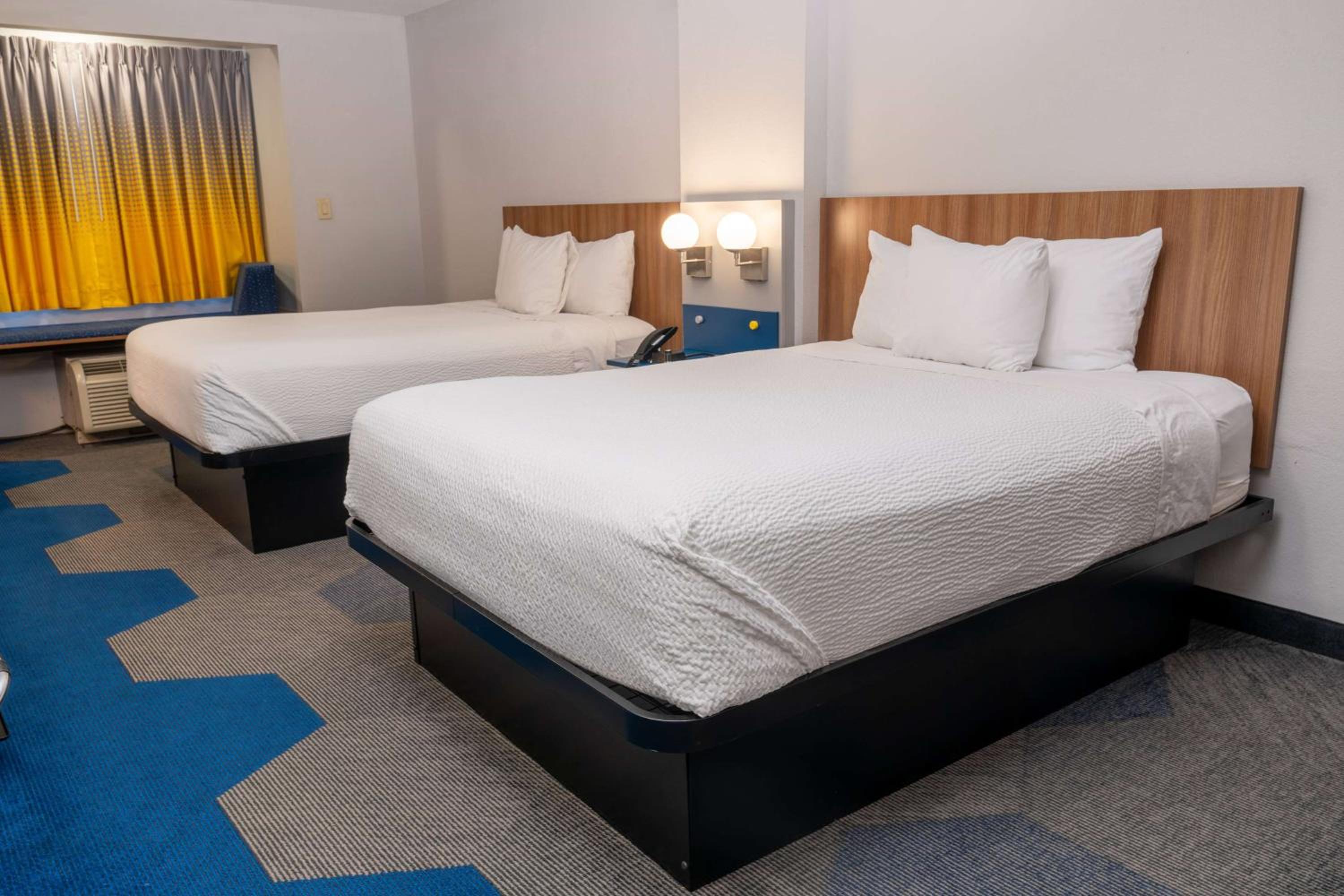 Queen Studio Suite with Two Queen Beds - No Pets/Non-Smoking - Photo 2