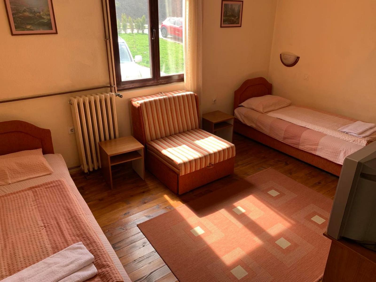 Double Room with Extra Bed photo 1