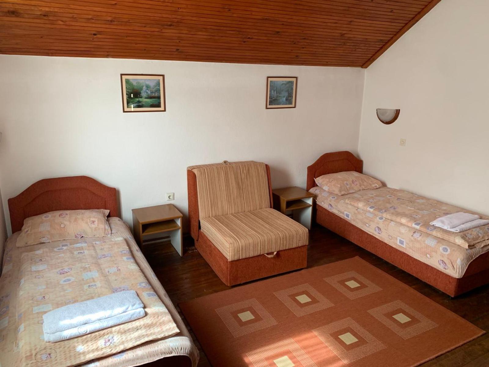 Double Room with Extra Bed photo 3