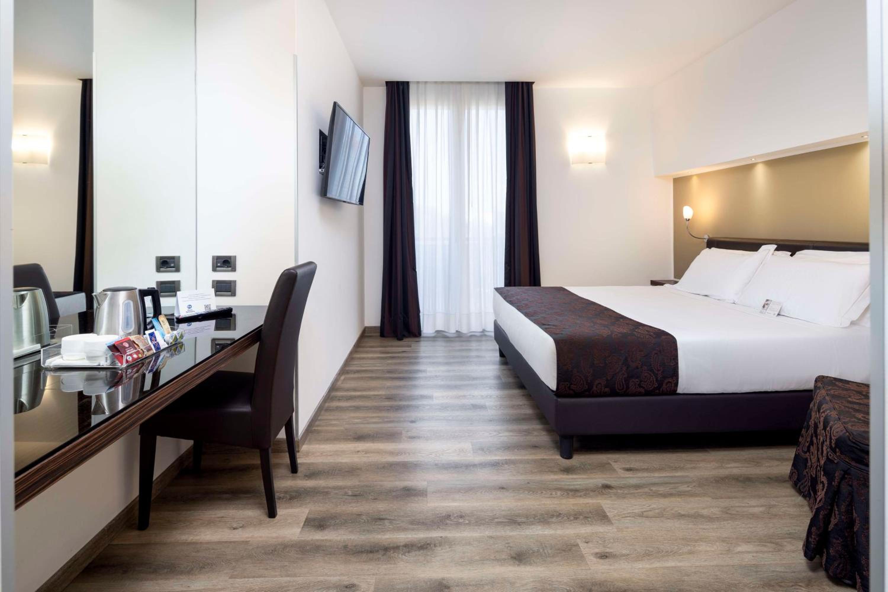 Superior King Room - Non-Smoking - Photo 1