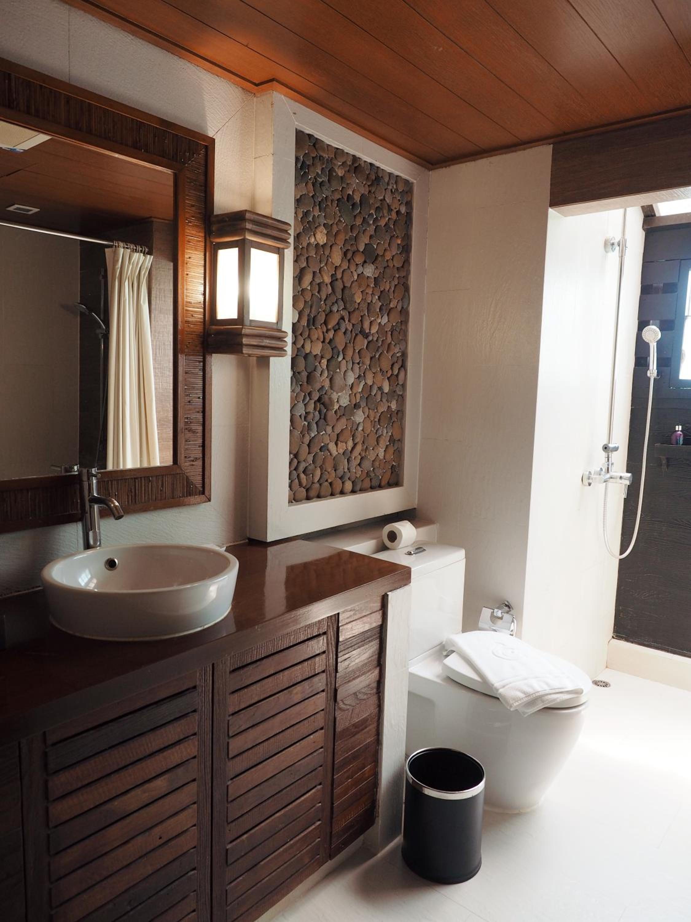 Deluxe King Room - Photo 5