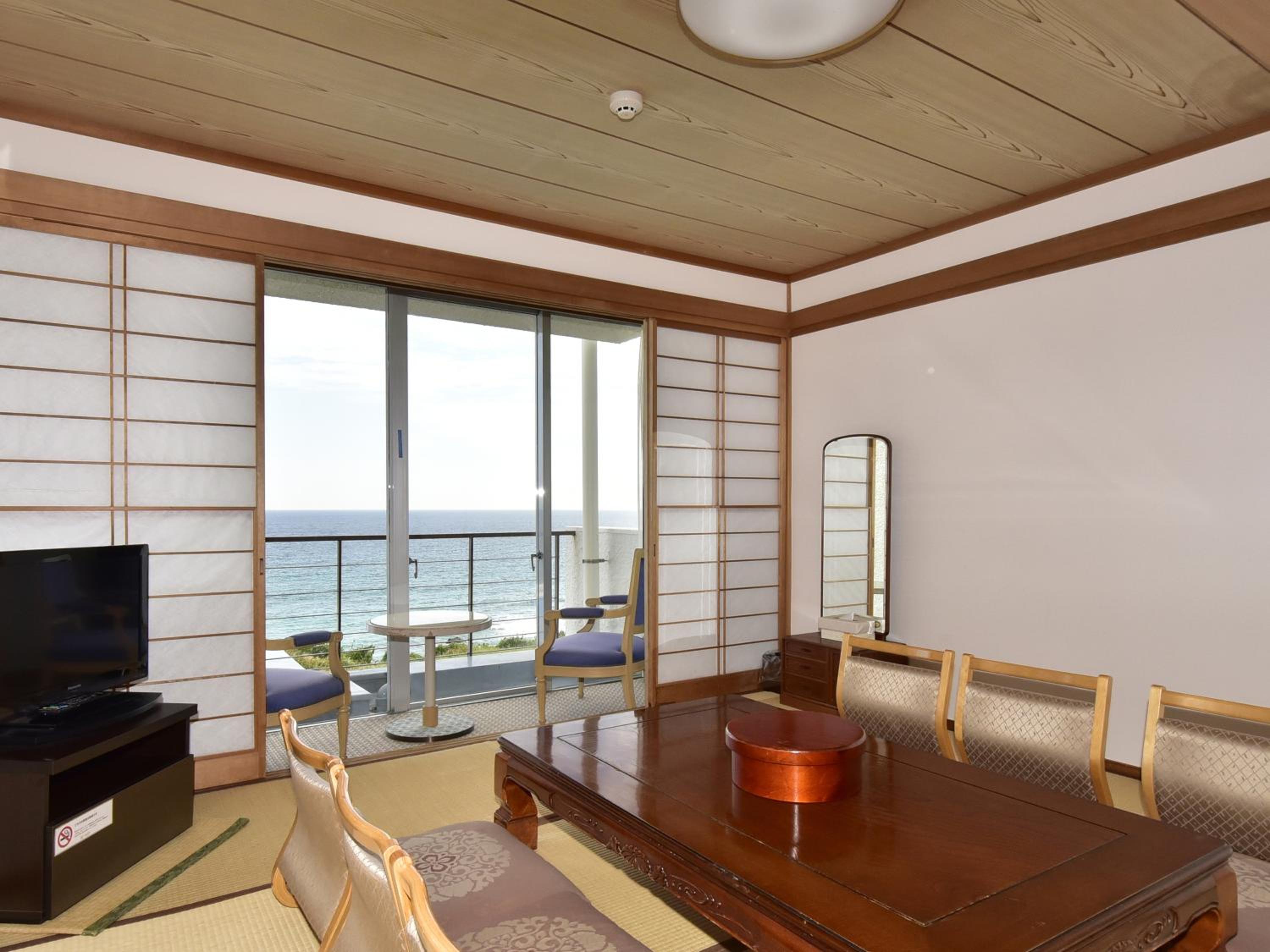 Japanese-Style Room (6 Guests) - Photo 4