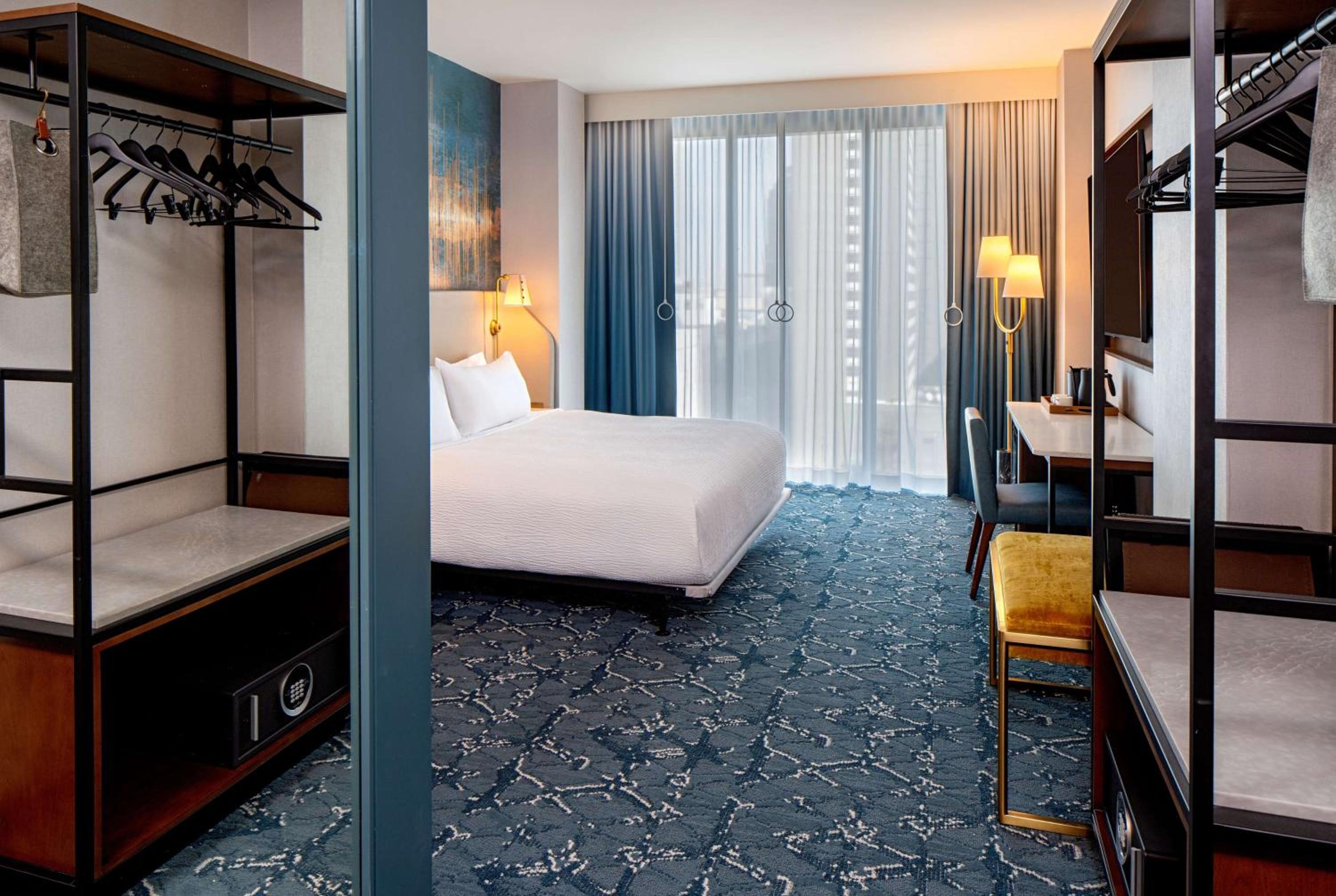 King Room with Roll-In Shower - Mobility Access