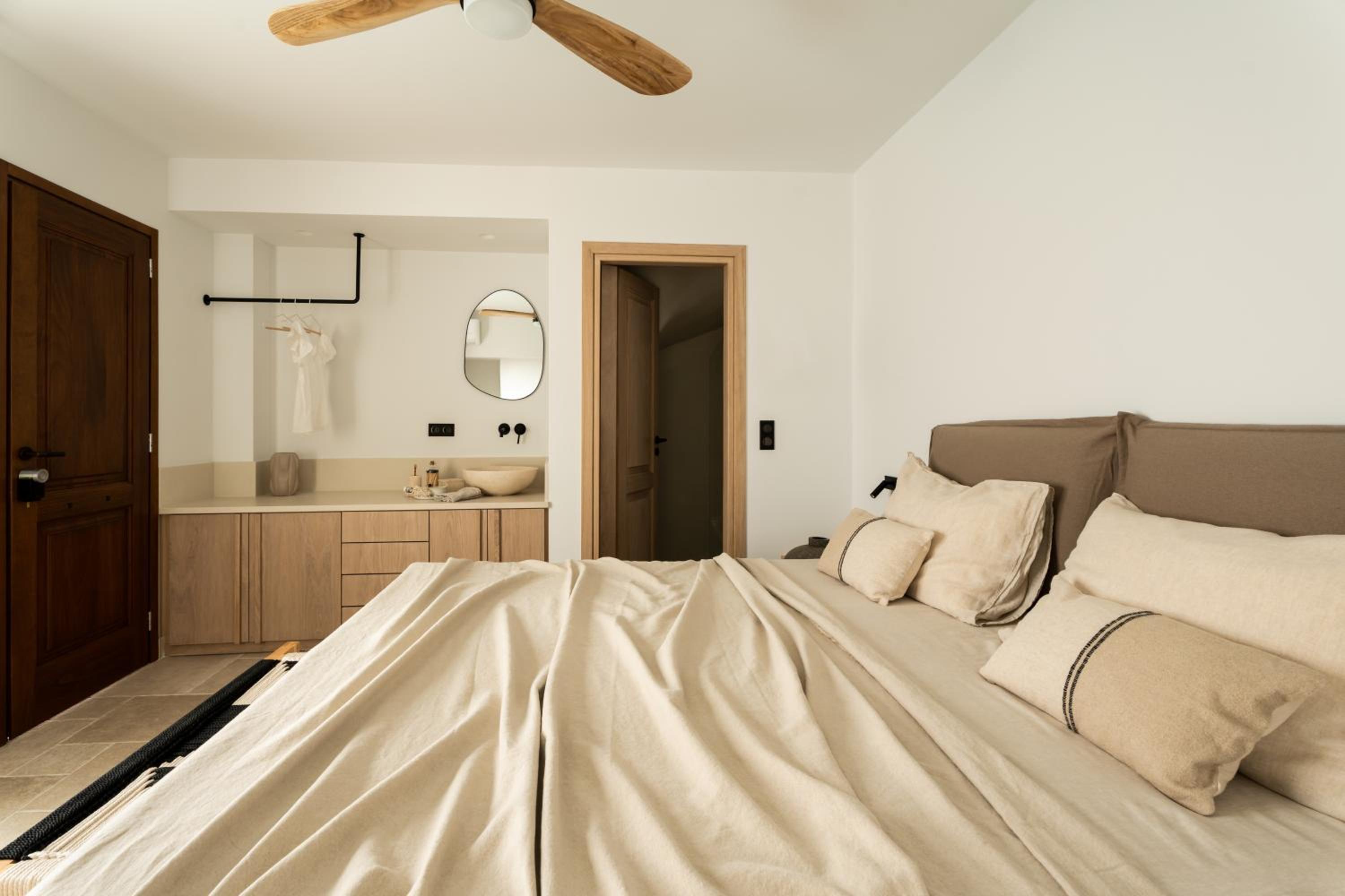 Avli Junior Suite with Pool View - Photo 4